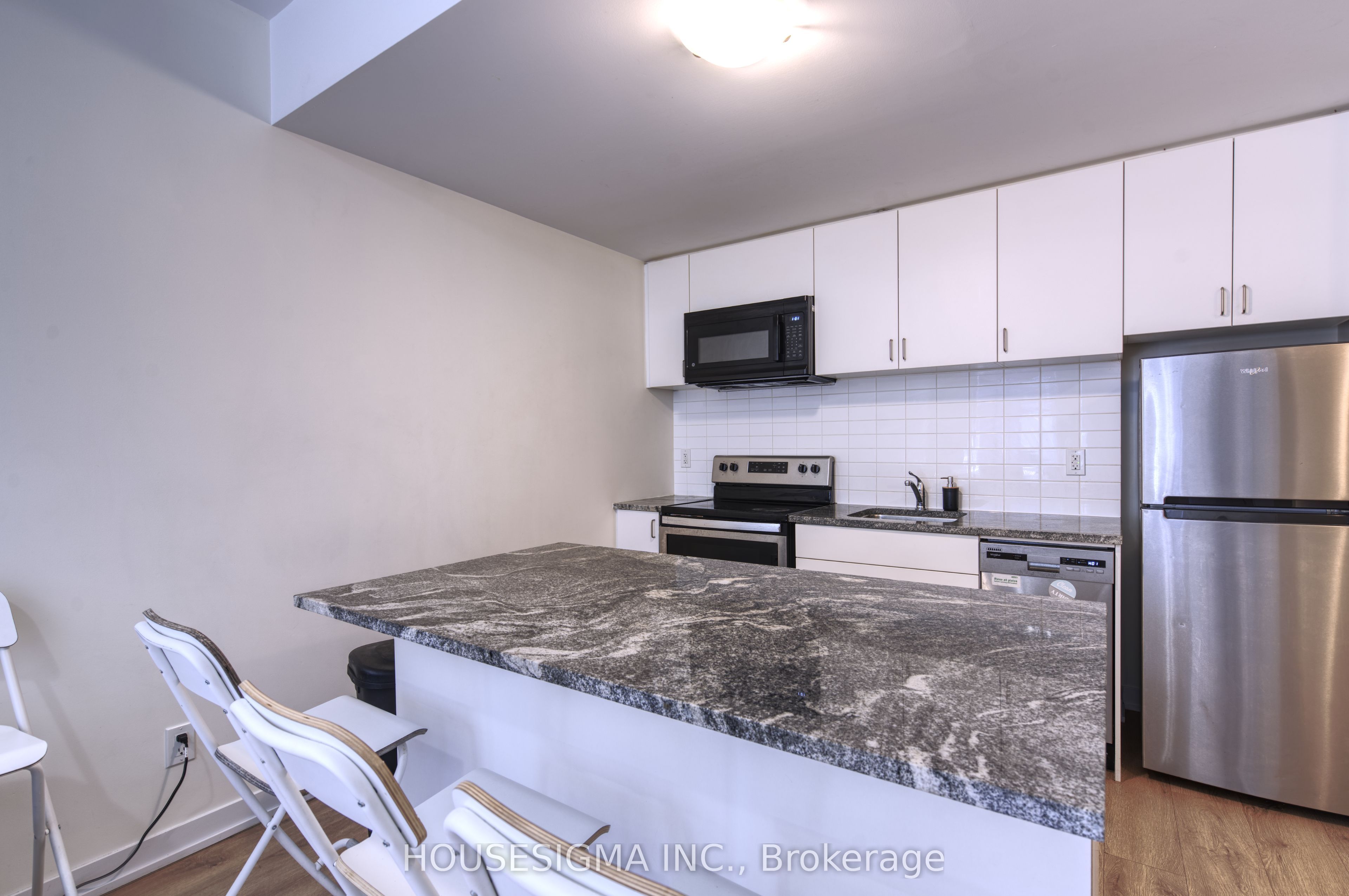 1720 Simcoe Street N 28, Oshawa, ON L1G 0C3 photo 2
