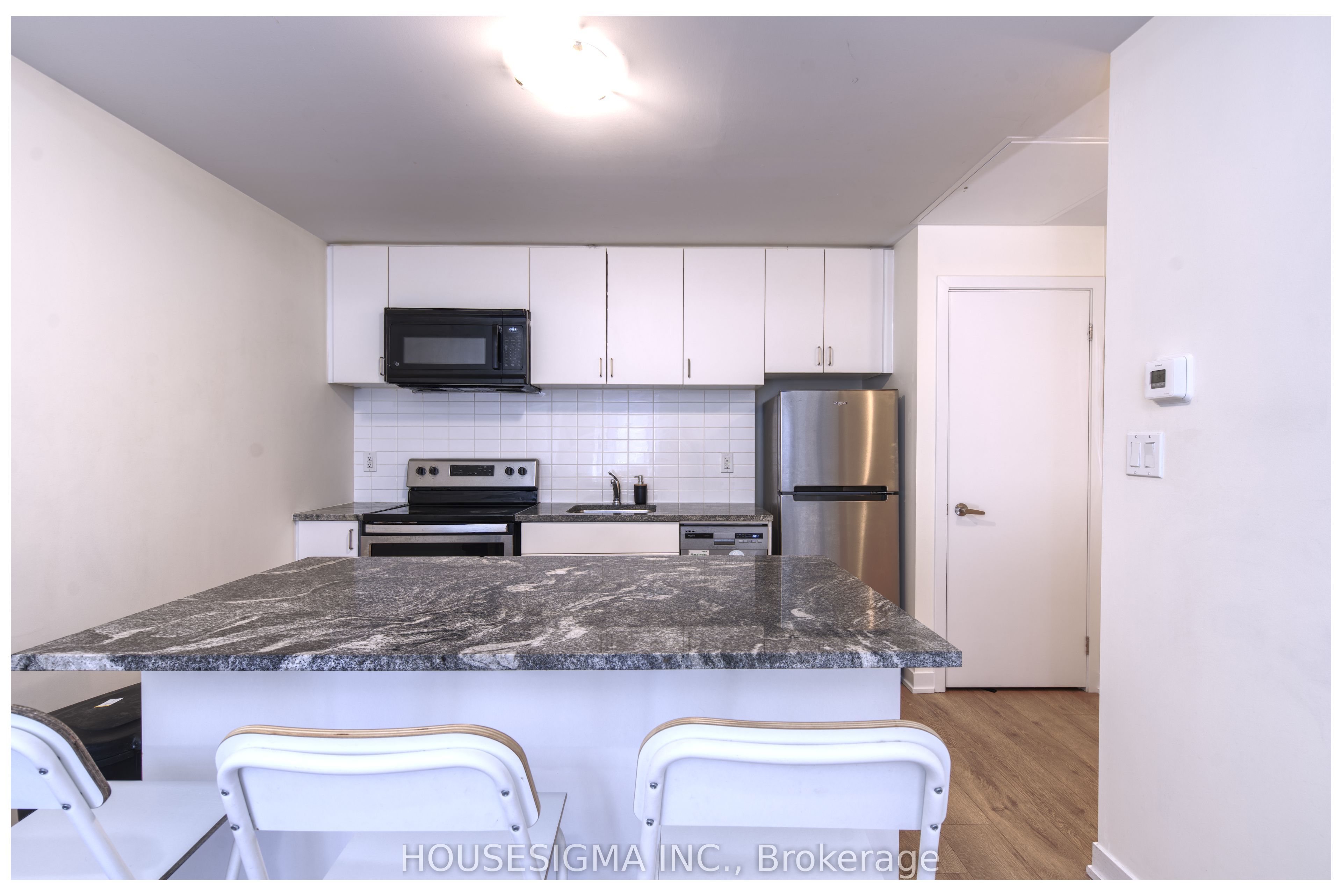 1720 Simcoe Street N 28, Oshawa, ON L1G 0C3 photo 3
