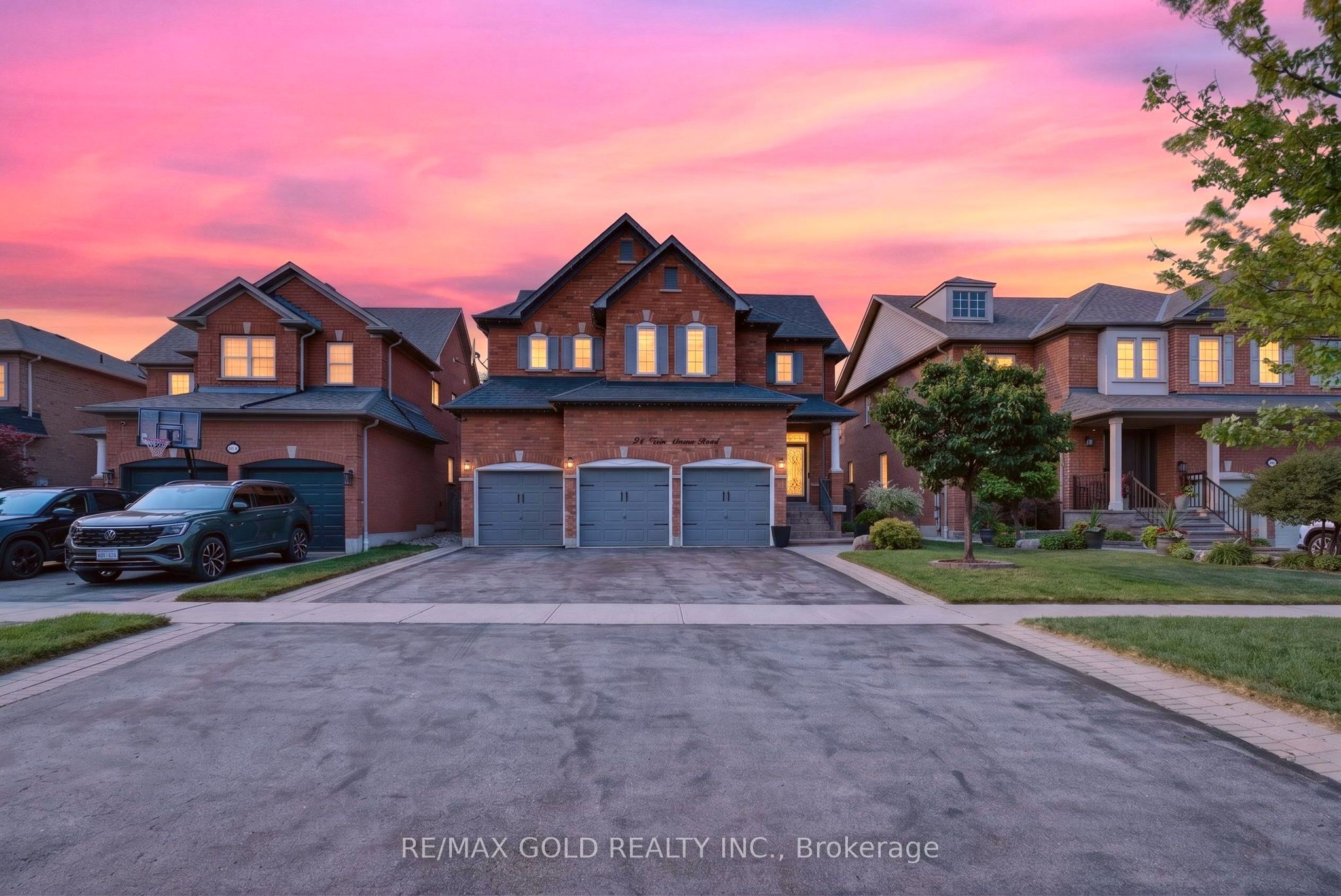 94 Twin Streams Road, Whitby, ON L1P 0A4