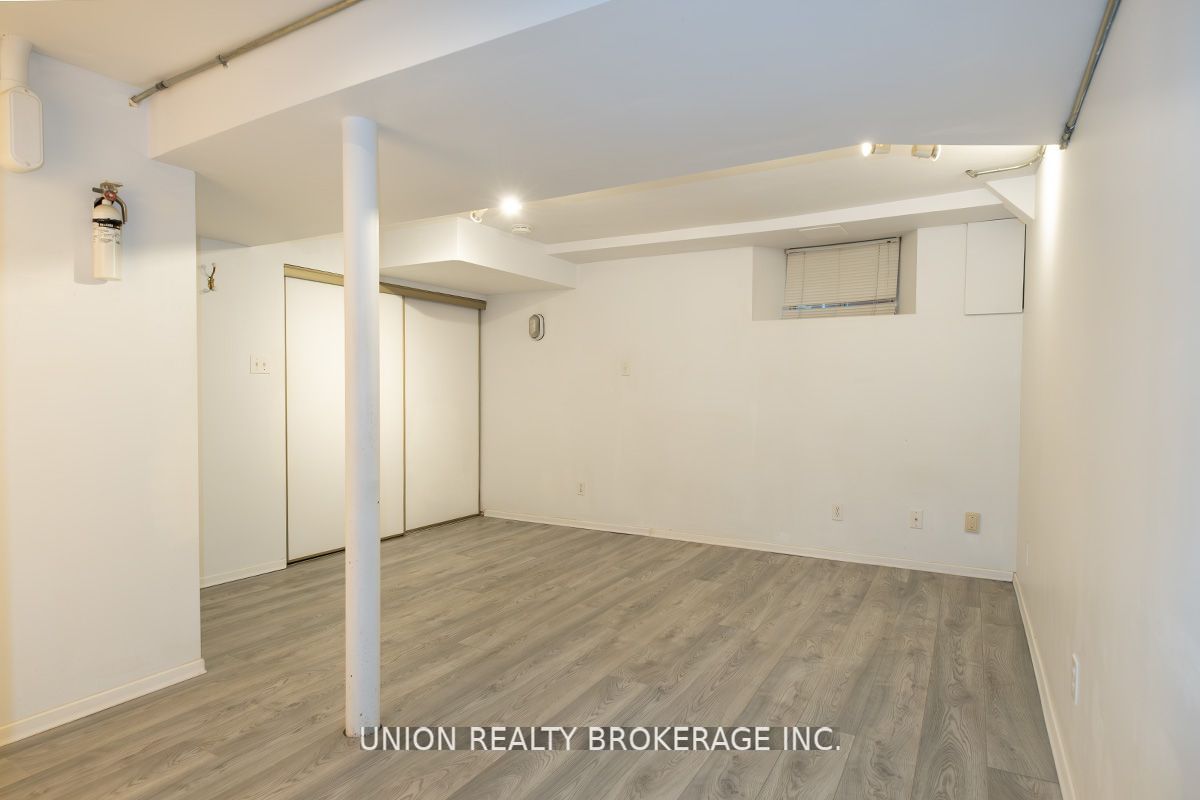 33 Balsam Avenue B1, Toronto, ON M4E 3B5 photo 3