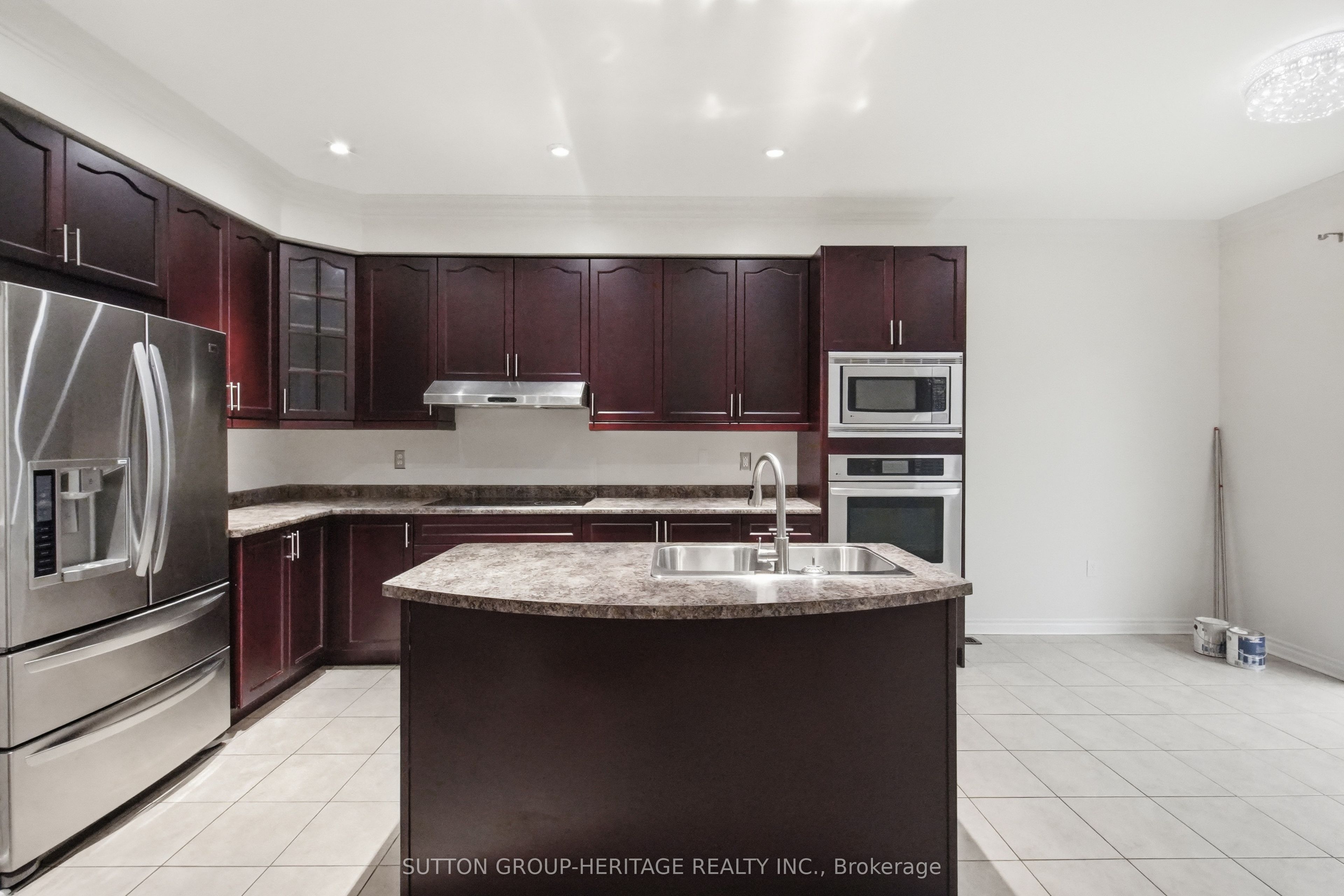 16 Shrewsbury Drive, Whitby, ON L1M 0C7
