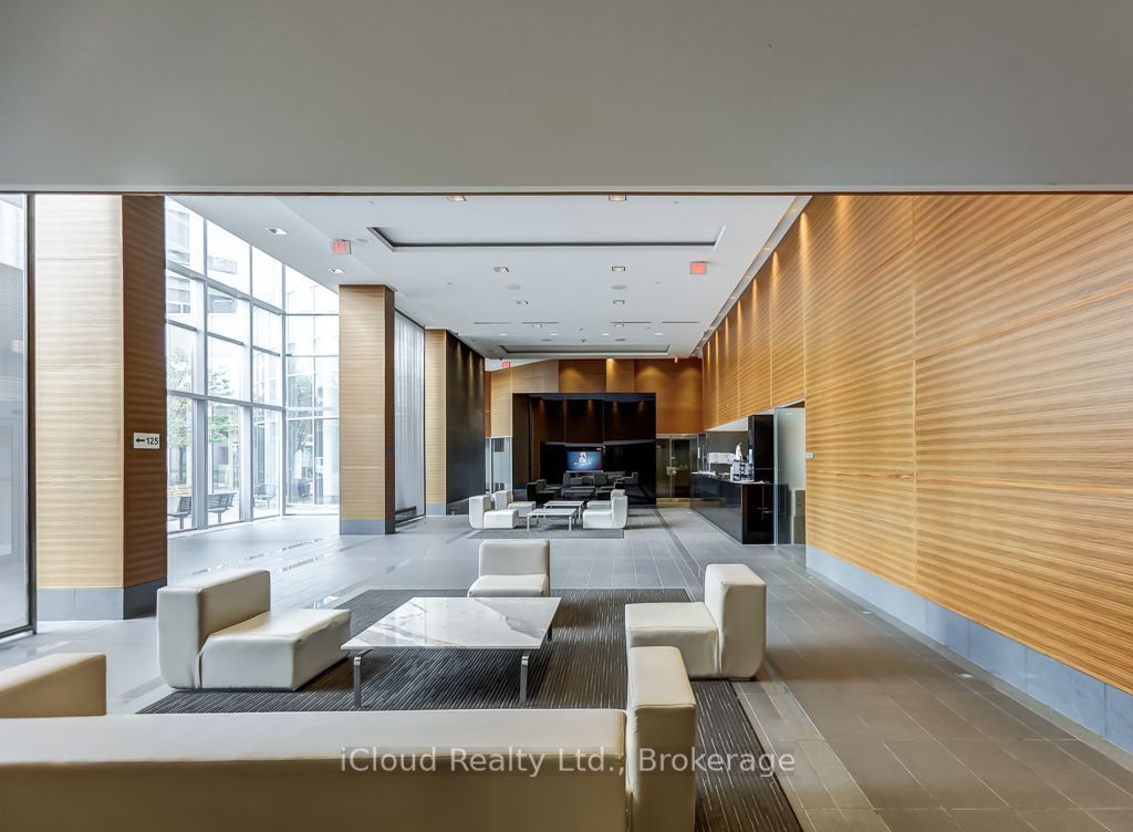125 Village Green Square 1712, Toronto, ON M1S 0G3 photo 3