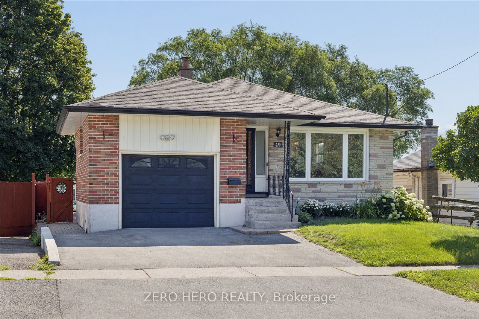 49 Rosehill Boulevard, Oshawa, ON L1J 5G6