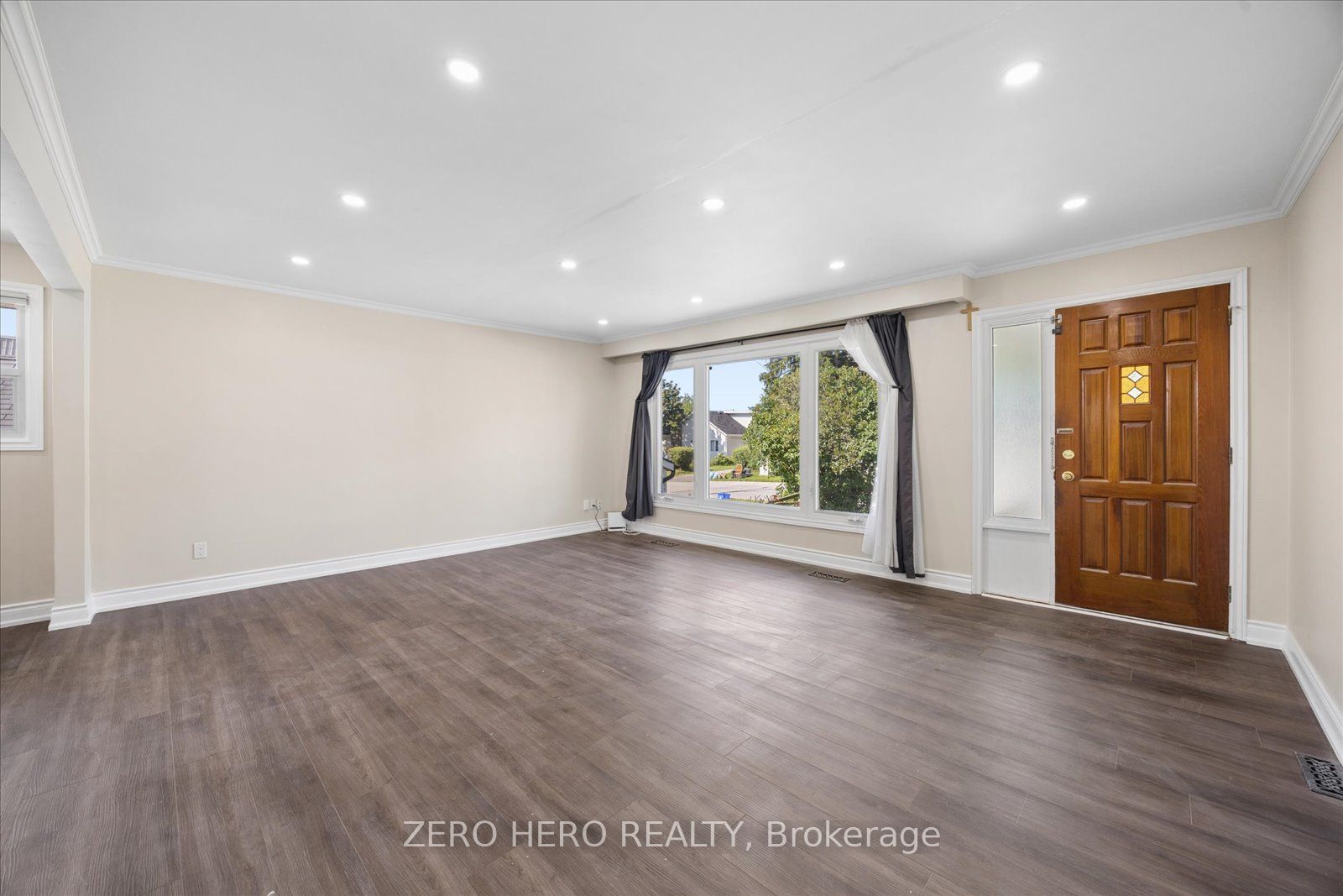 49 Rosehill Boulevard, Oshawa, ON L1J 5G6 photo 5