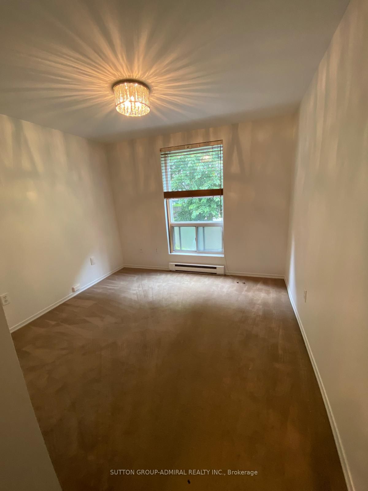 177 Logan Avenue 2nd Floor, Toronto, ON M4M 2N2 photo 4