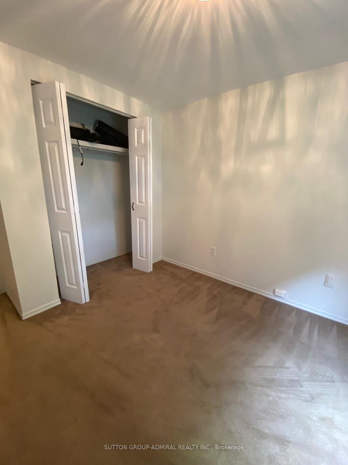 177 Logan Avenue 2nd Floor, Toronto, ON M4M 2N2 photo 5