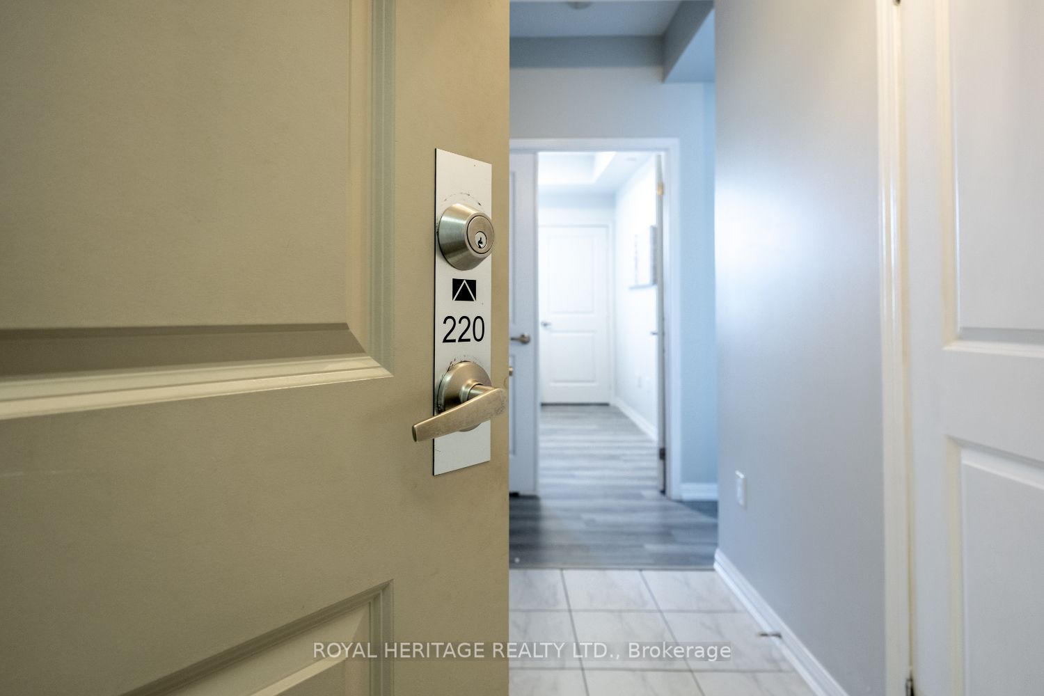 80 Aspen Springs Drive 220, Clarington, ON L1C 0V4 photo 4