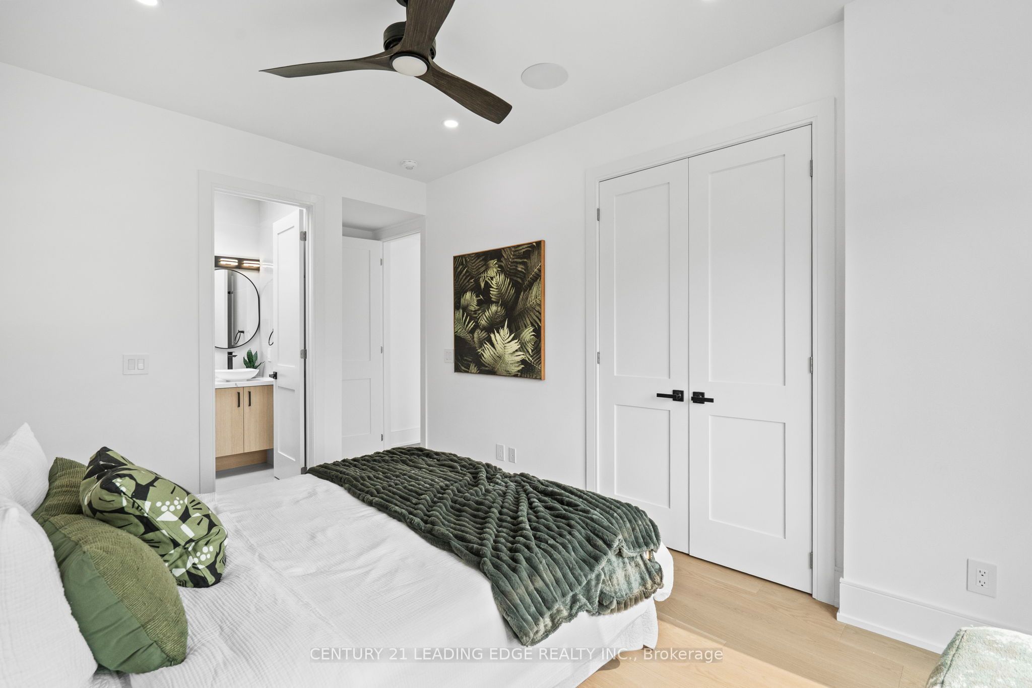 147 Durant Avenue, Toronto, ON M4J 4W4 photo 5