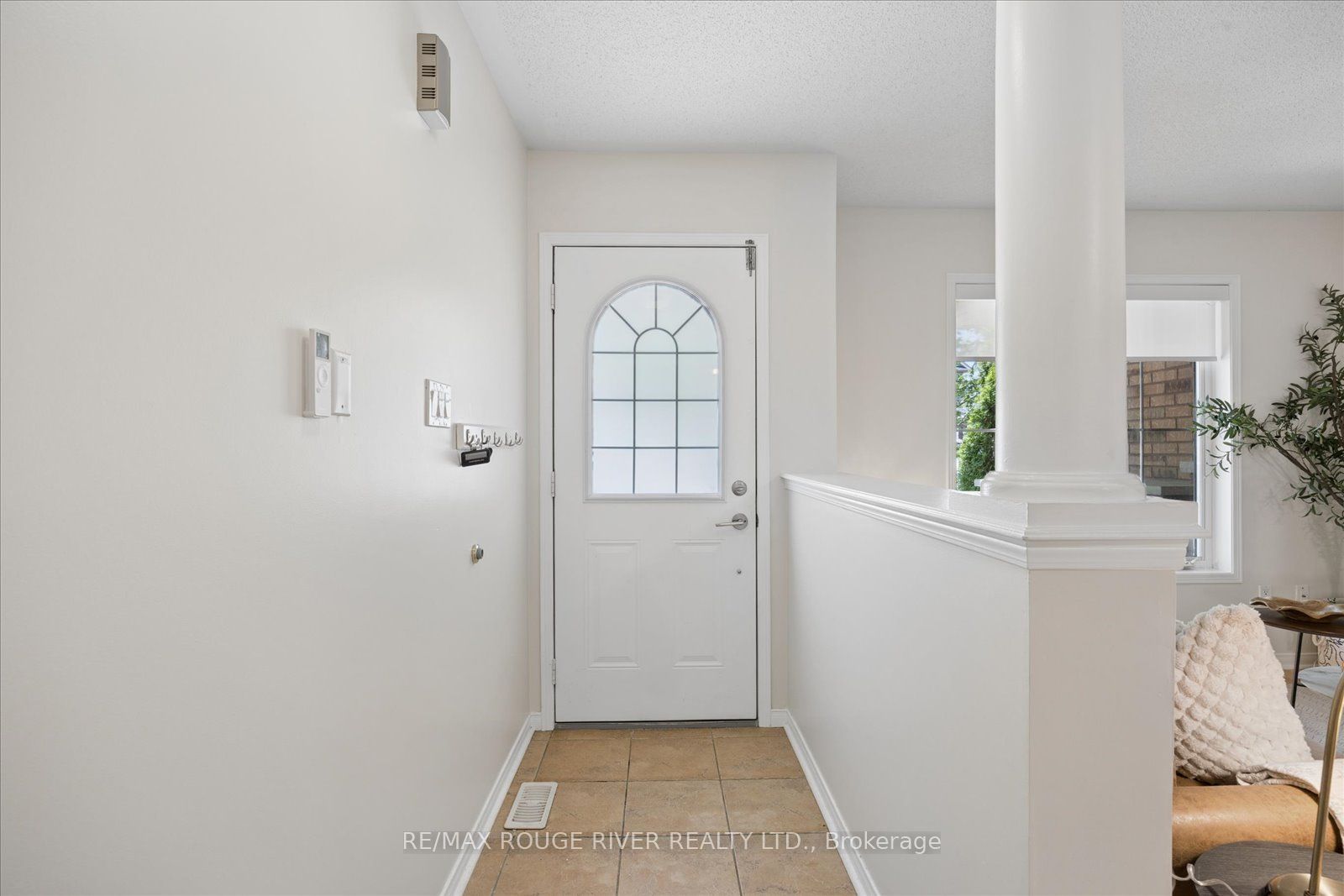 37 Burwell Street, Whitby, ON L1R 0B7 photo 3