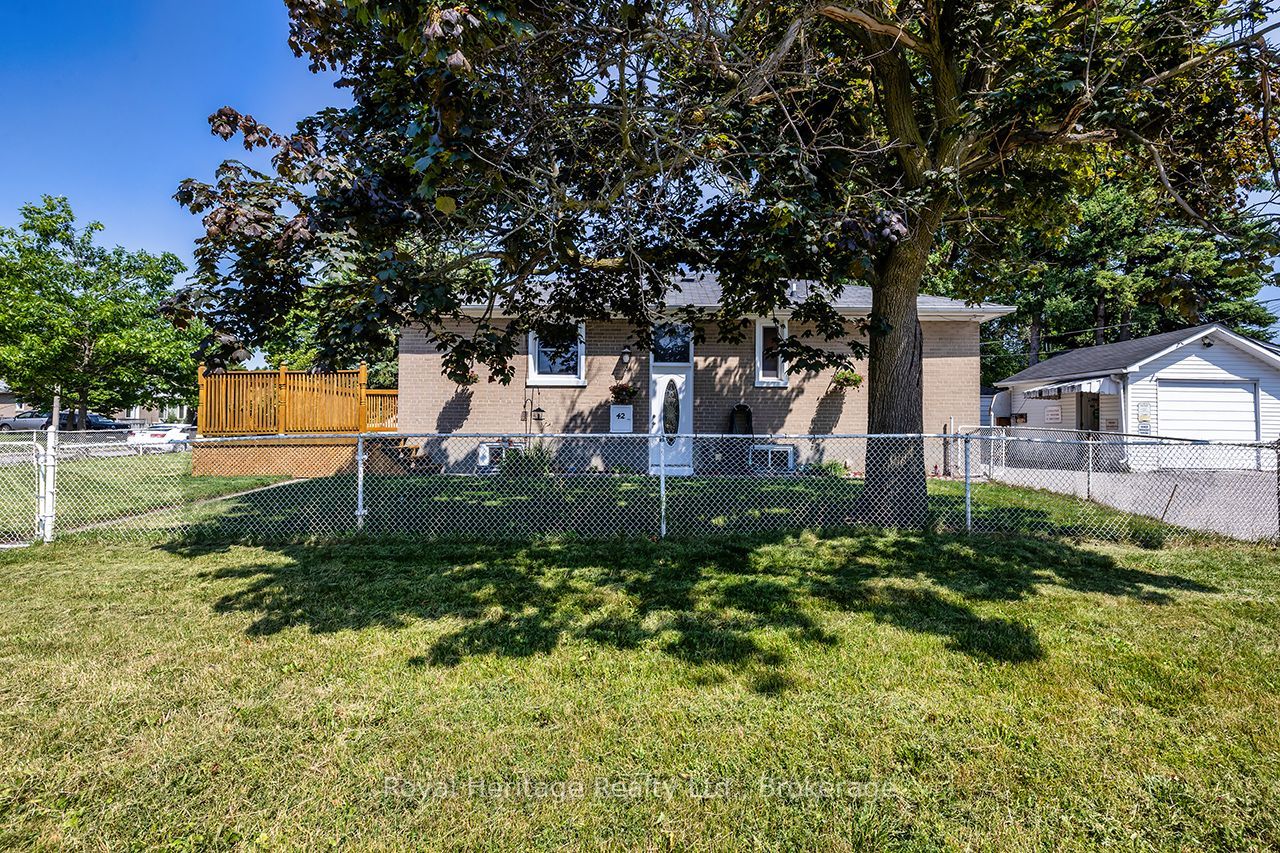 42 Thorncroft Crescent, Ajax, ON L1S 2S2