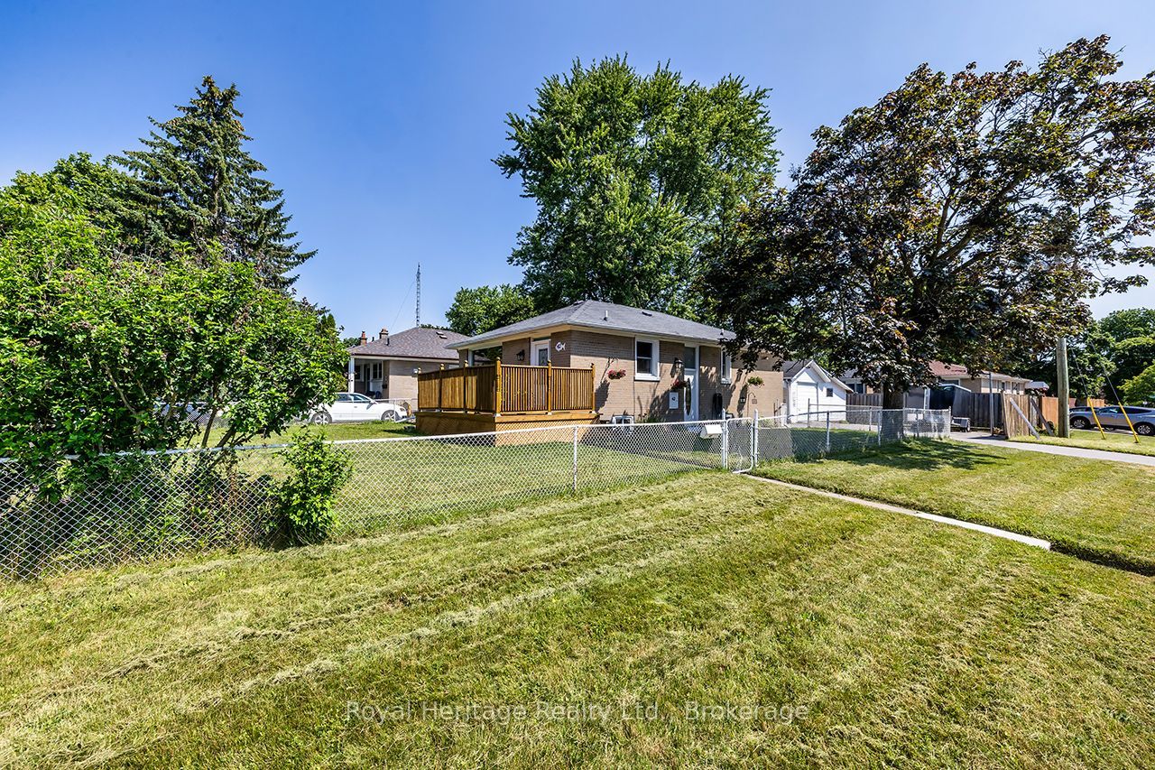 42 Thorncroft Crescent, Ajax, ON L1S 2S2 photo 2