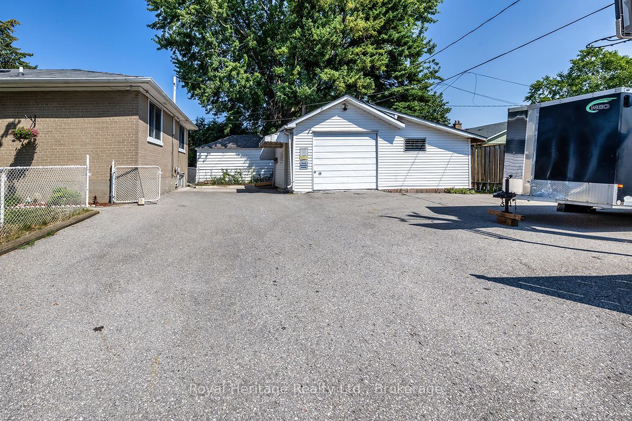 42 Thorncroft Crescent, Ajax, ON L1S 2S2 photo 5