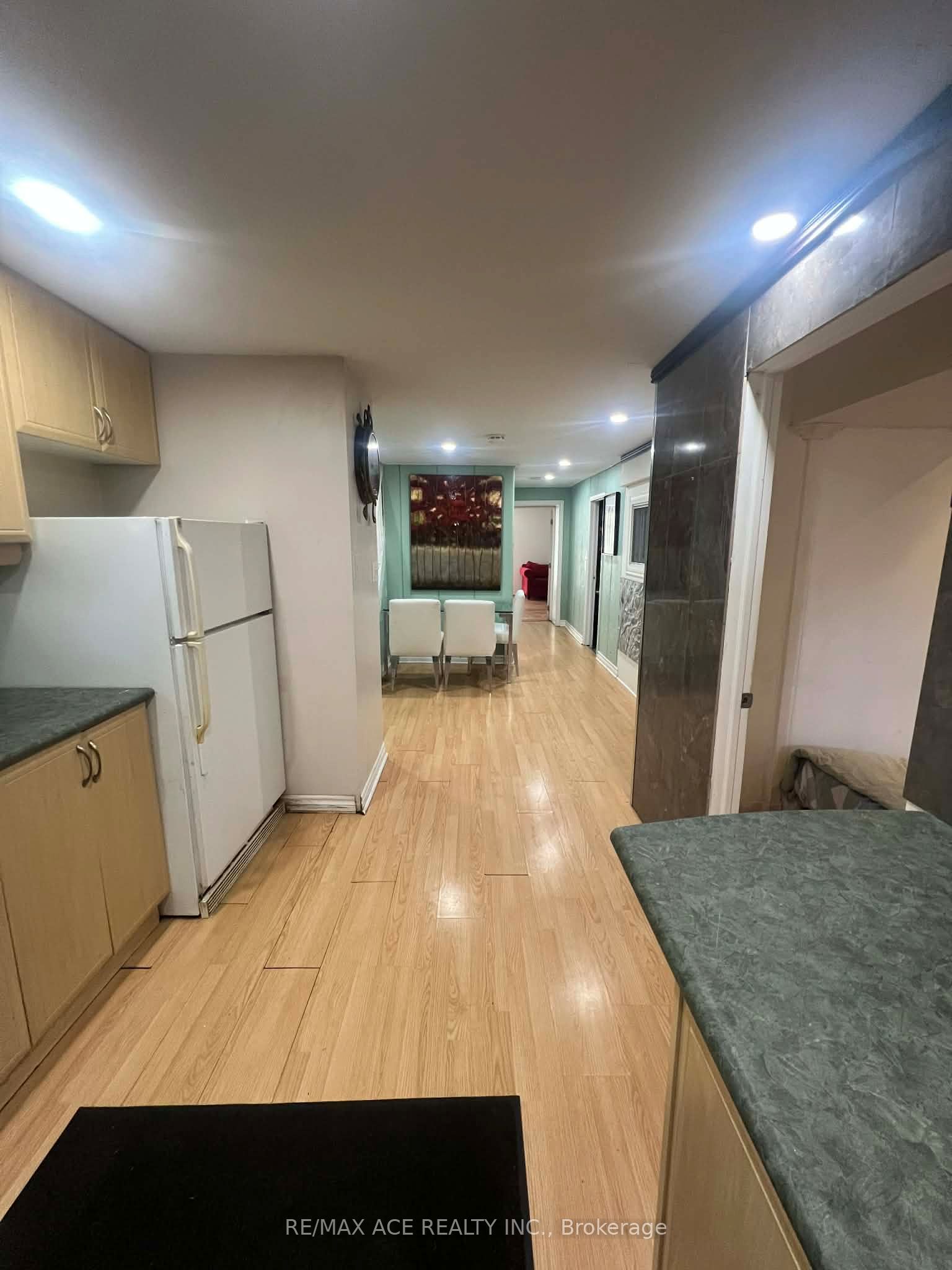 3715 St Clair Avenue E Bsmt, Toronto, ON M1M 1T5 photo 3