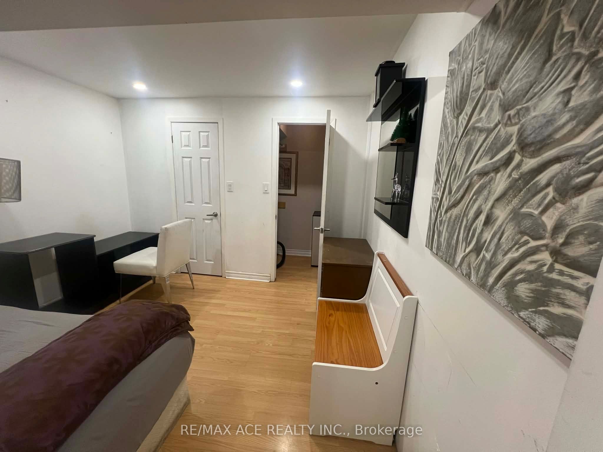 3715 St Clair Avenue E Bsmt, Toronto, ON M1M 1T5 photo 4