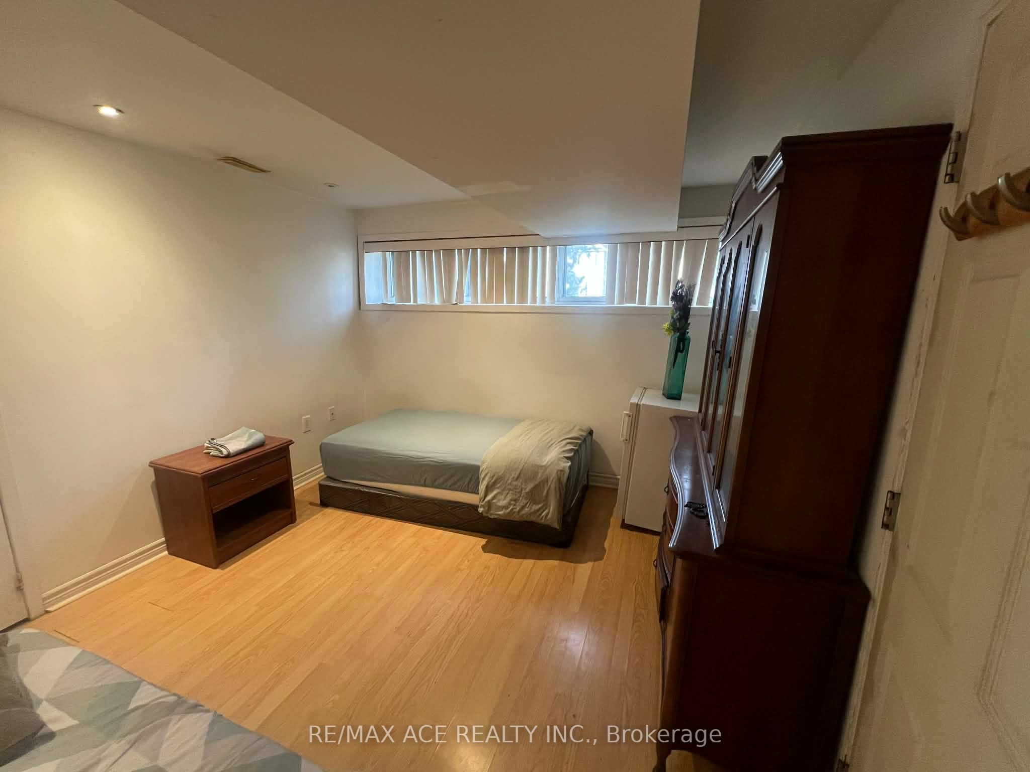 3715 St Clair Avenue E Bsmt, Toronto, ON M1M 1T5 photo 5