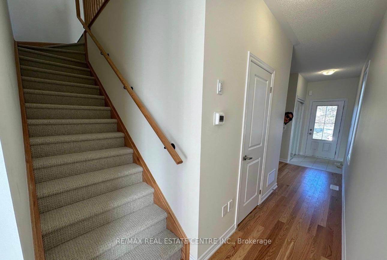 673 Ribstone Court, Oshawa, ON L1K 3G7 photo 4