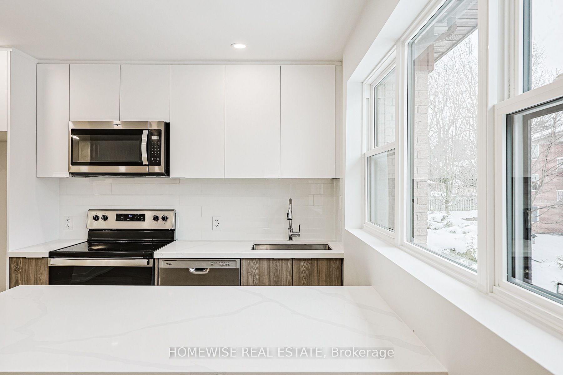 100 Liberty Street N 10B, Clarington, ON L1C 2M1 photo 3