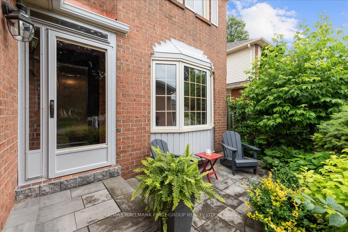 1276 Maple Ridge Drive, Pickering, ON L1X 1H5 photo 3