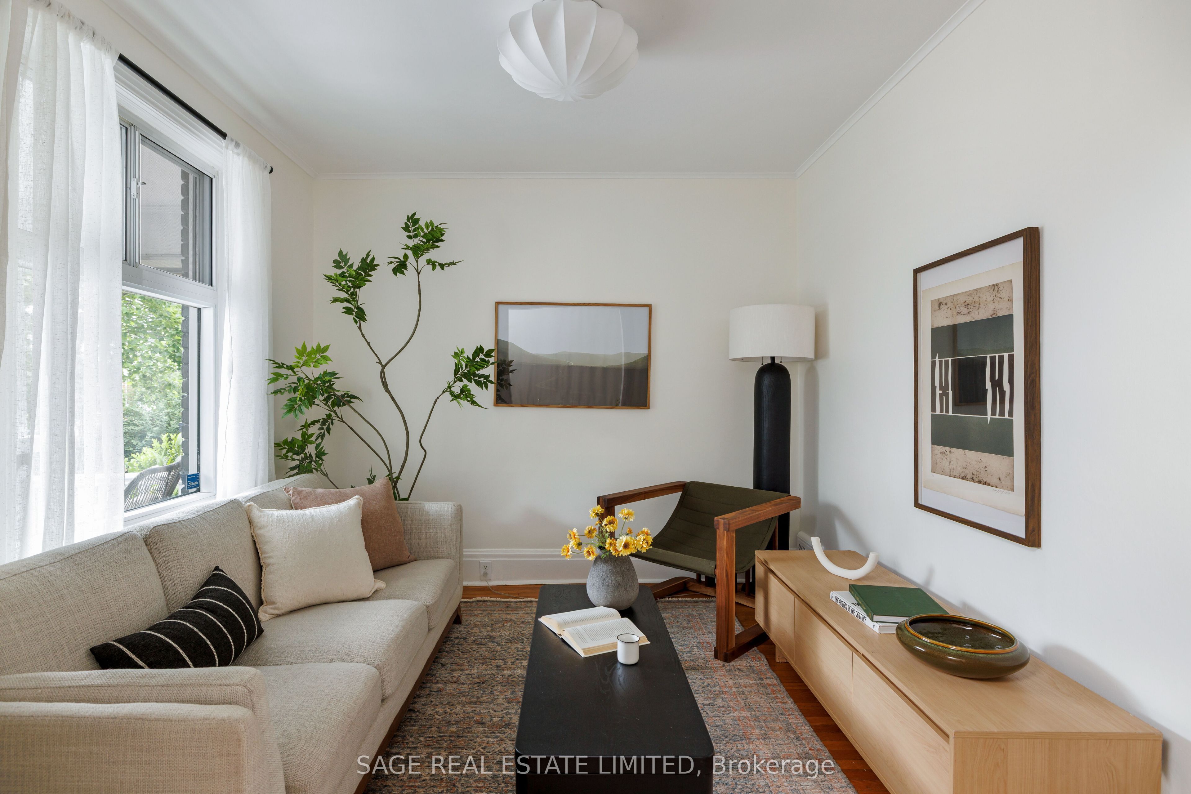 250 Springdale Boulevard, Toronto, ON M4C 1Z9