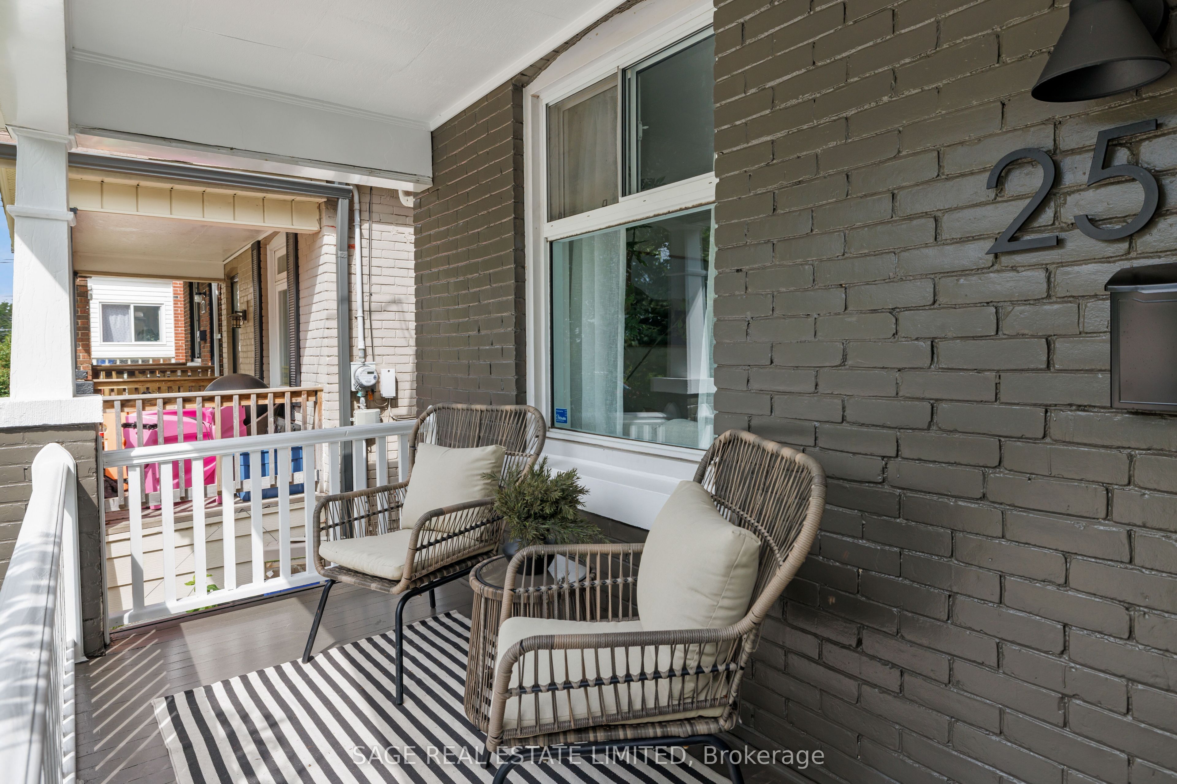 250 Springdale Boulevard, Toronto, ON M4C 1Z9 photo 5