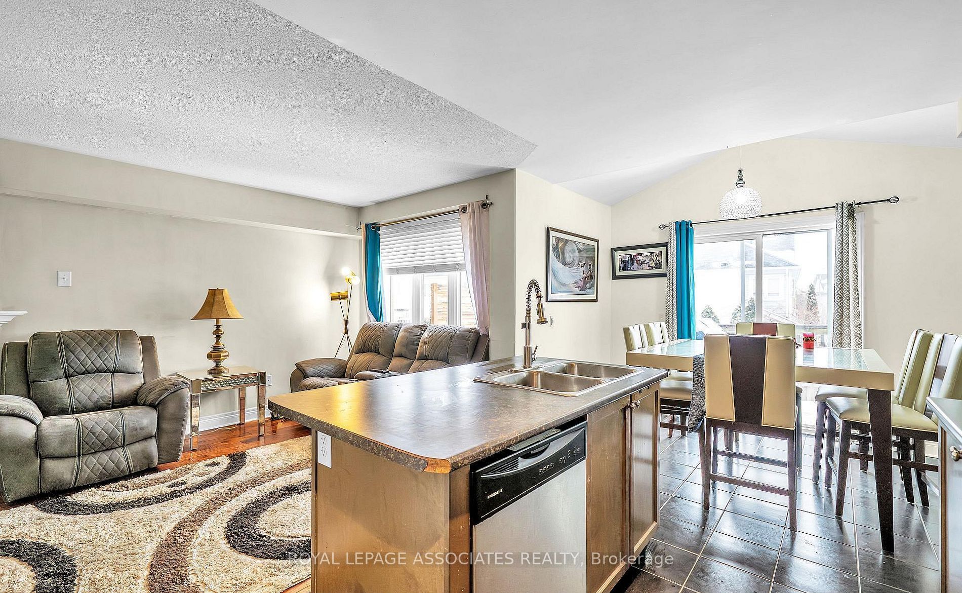 164 Dewell Crescent, Clarington, ON L1E 0B9 photo 4