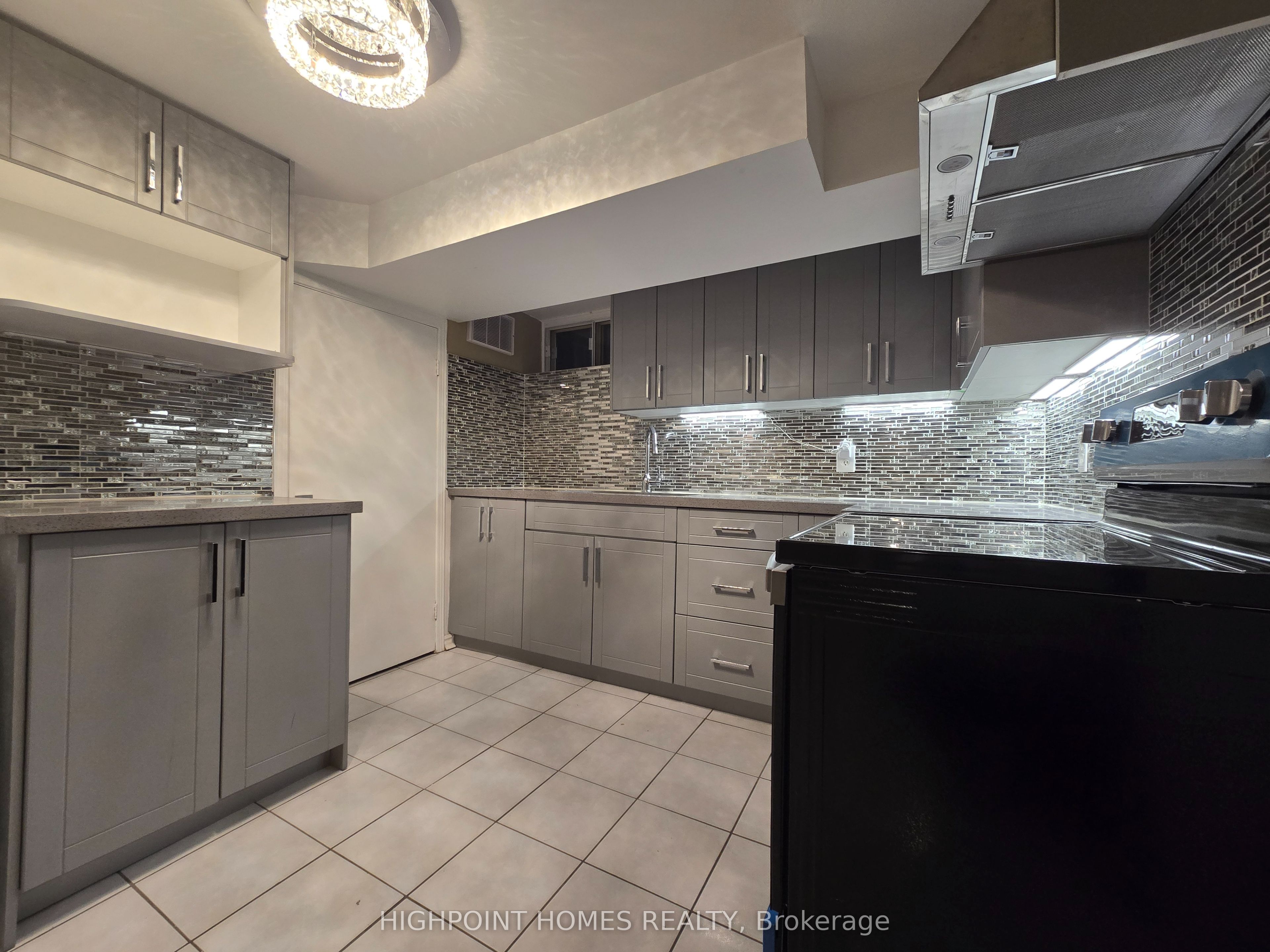 25 Chandler Drive Lower, Toronto, ON M1G 1Z1