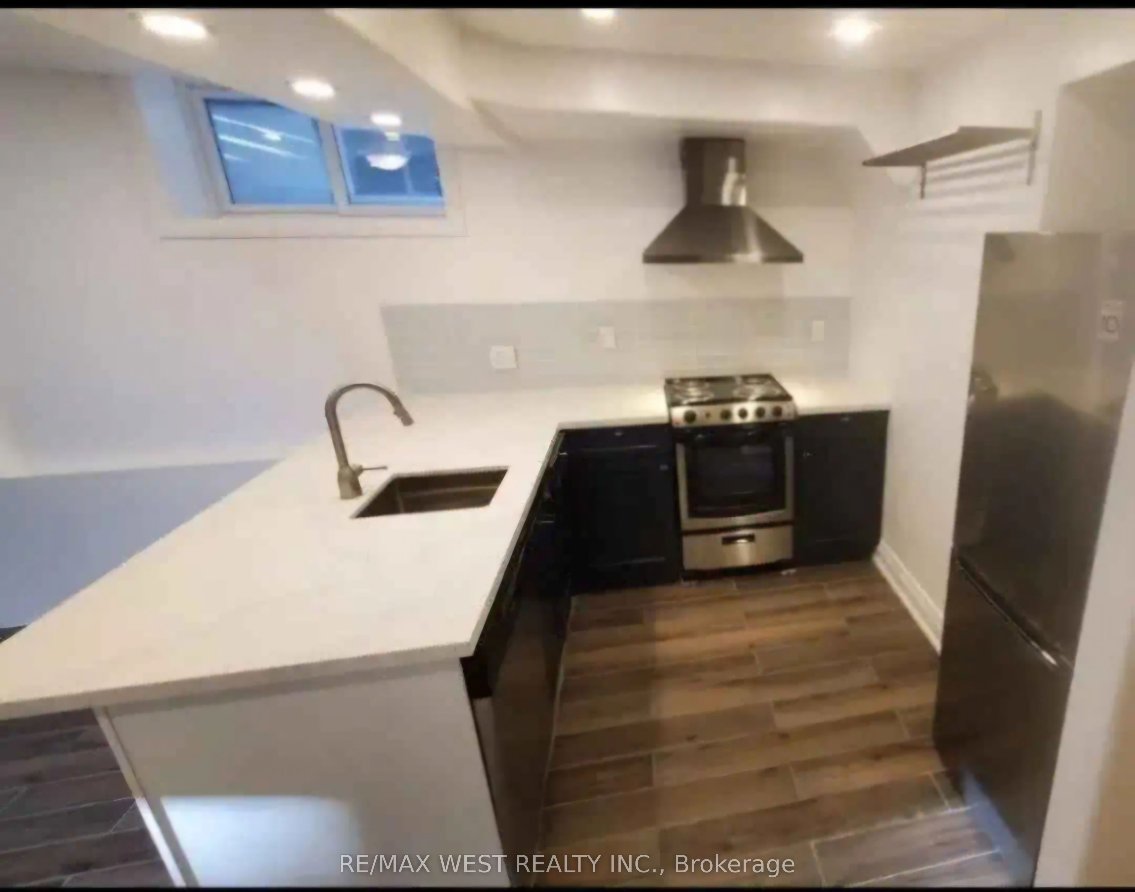 64 Galt Avenue Lower, Toronto, ON M4M 2Z1 photo 5