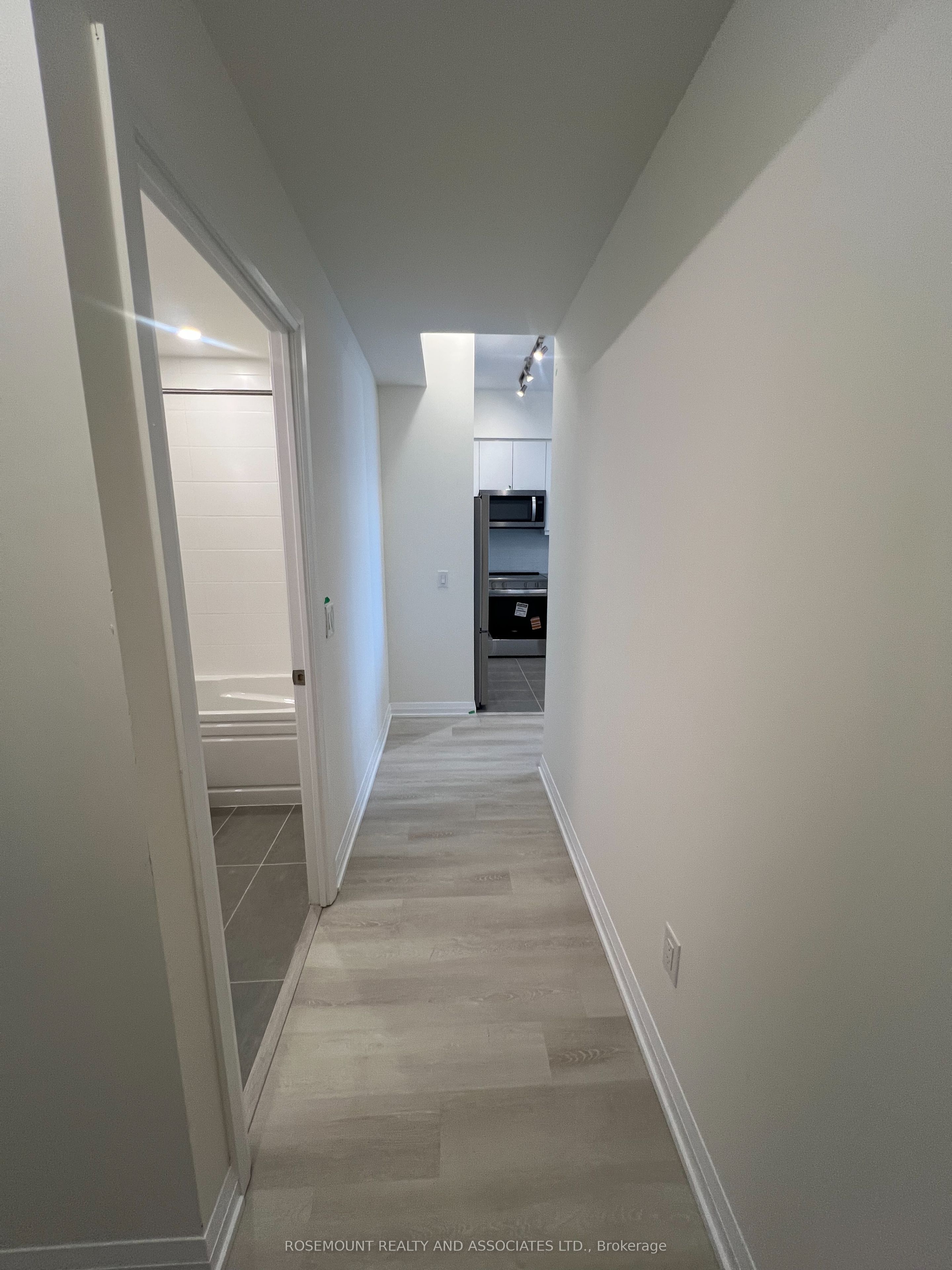 3260 Sheppard Avenue E 1004, Toronto, ON M1T 0B5 photo 2