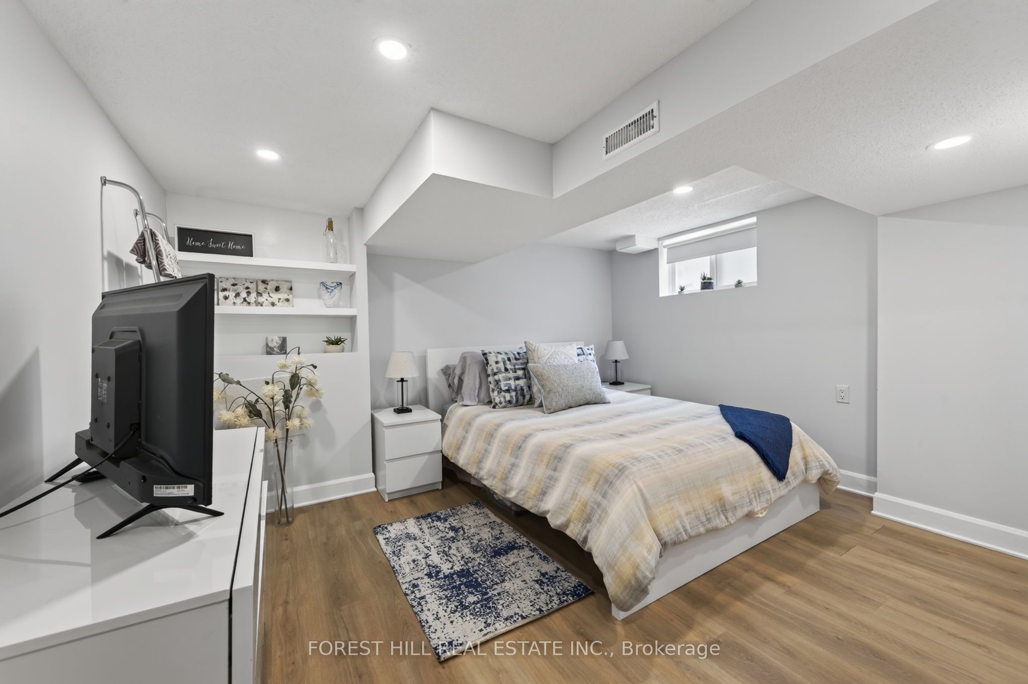 1040 Woodbine Avenue, Toronto, ON M4C 4C4