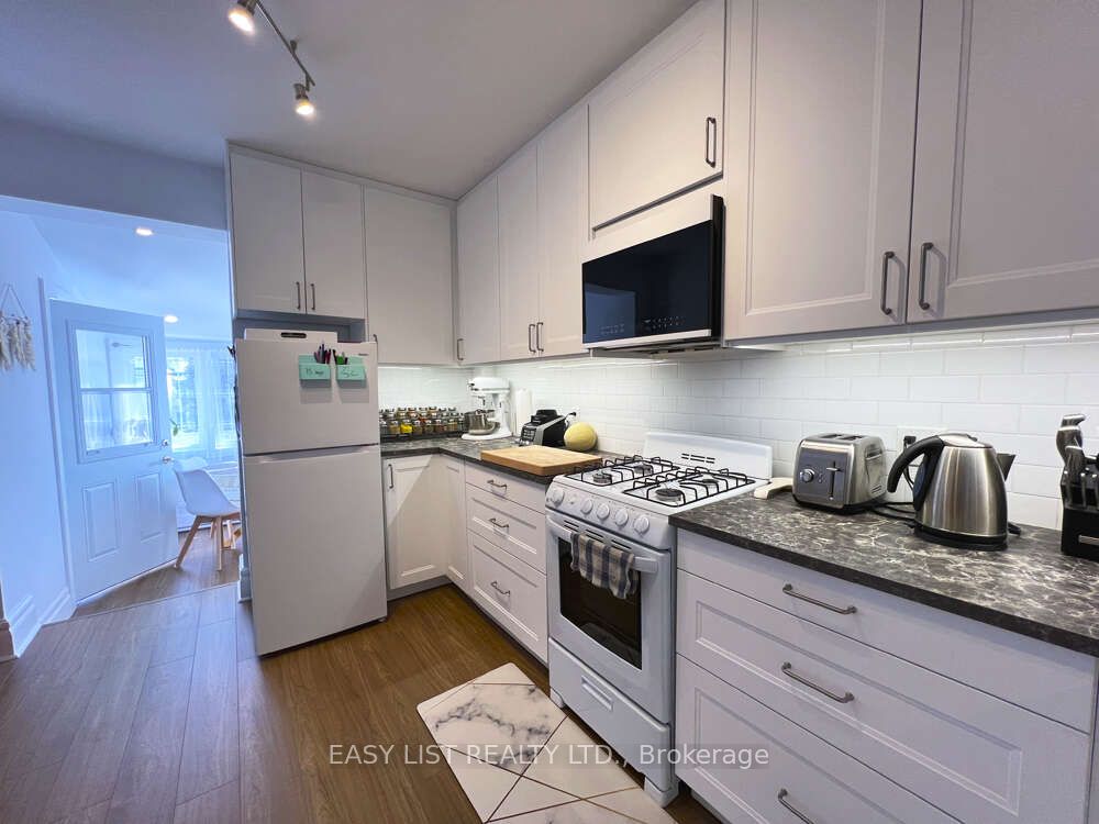 5 Garnock Avenue 2, Toronto, ON M4K 1M1 photo 2