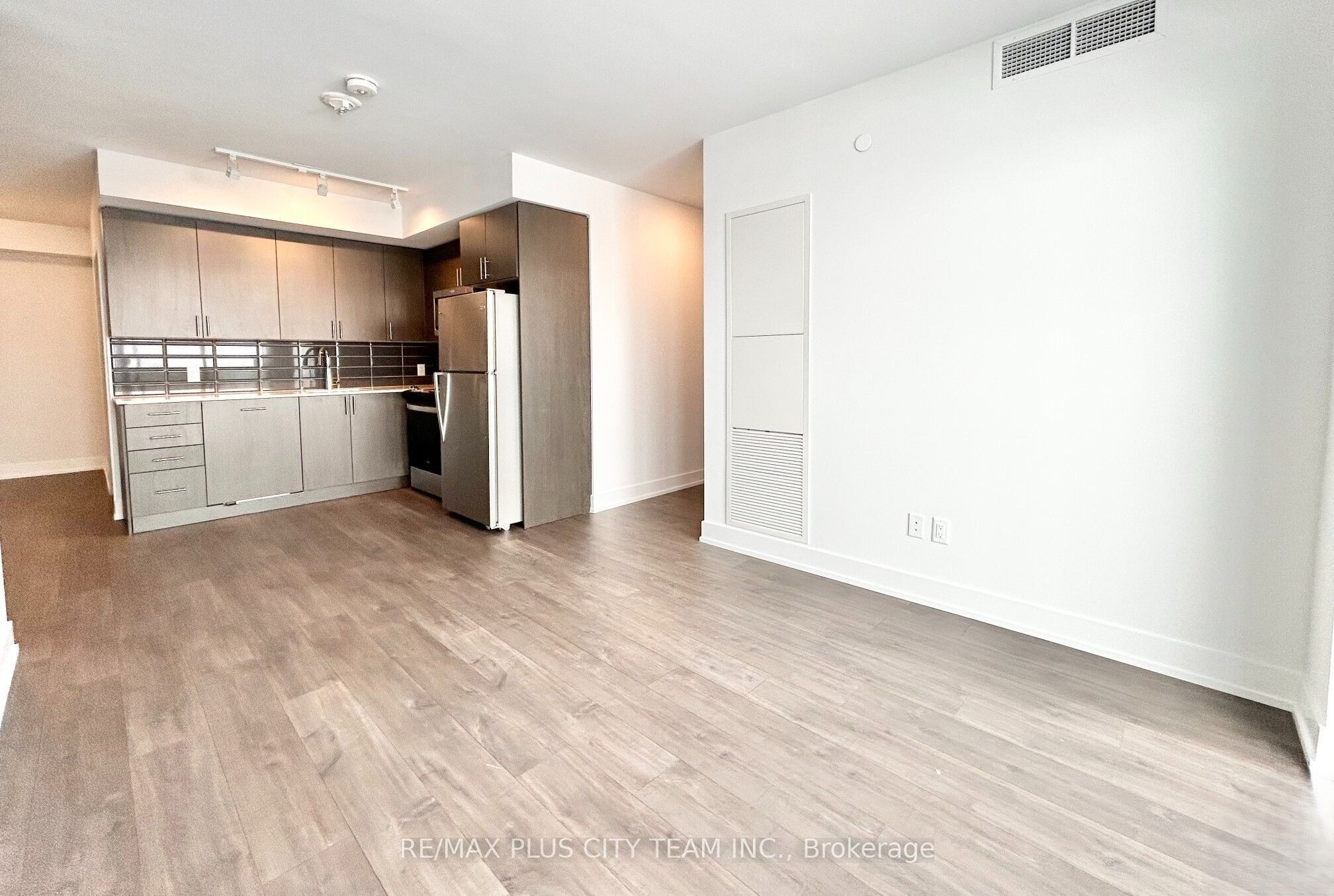 2550 Simcoe Street N 1217, Oshawa, ON L1L 0R5 photo 3