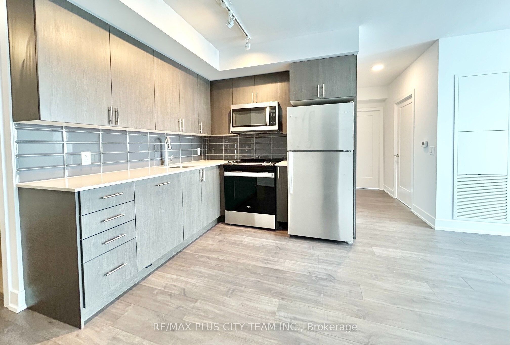 2550 Simcoe Street N 1217, Oshawa, ON L1L 0R5 photo 4