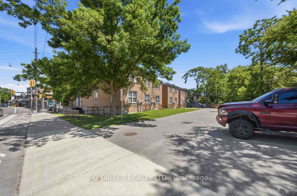 1901 A Dundas Street E 82A, Toronto, ON M4L 4N7 photo 3