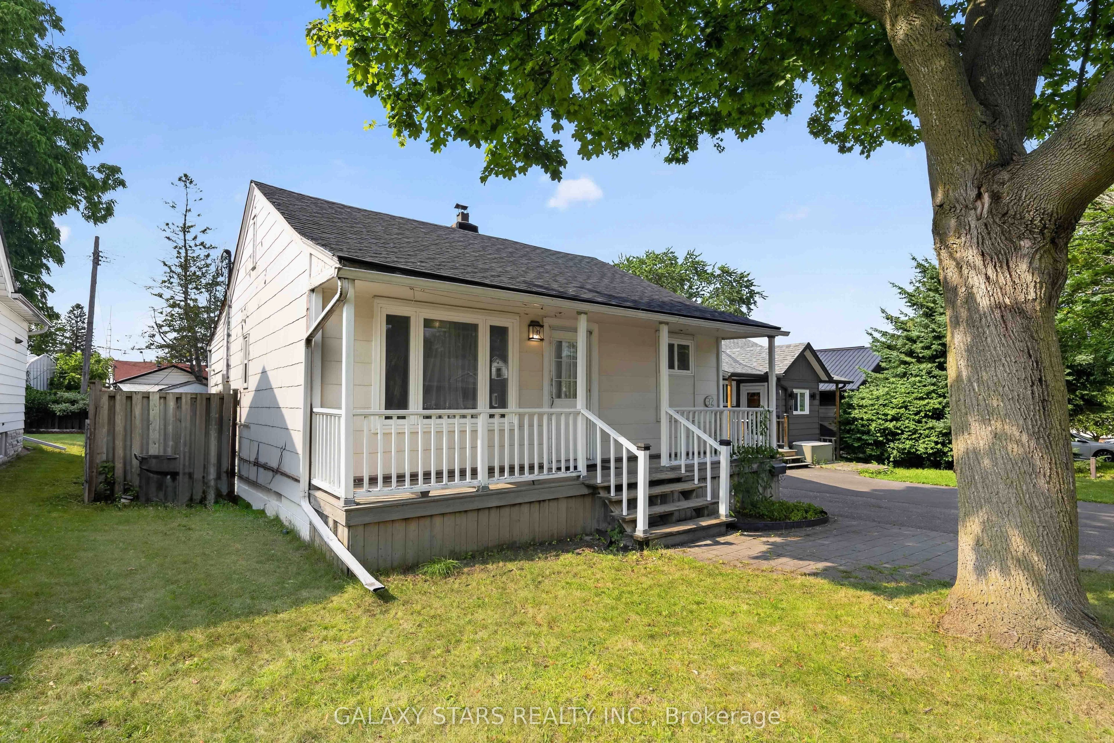 32 Beech Street, Ajax, ON L1S 1W1