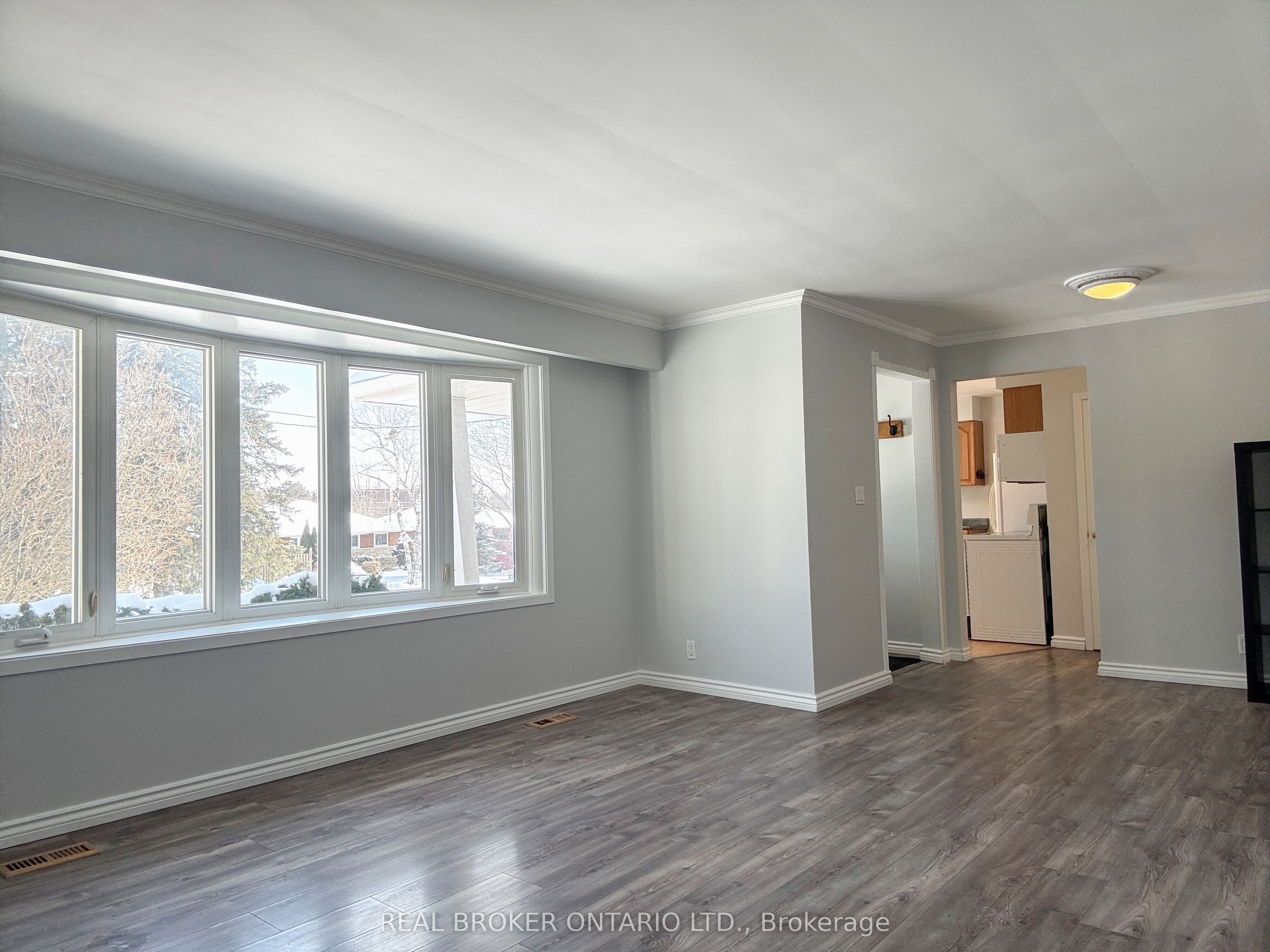 327 Dover Street Main Fl, Oshawa, ON L1G 6G7 photo 4