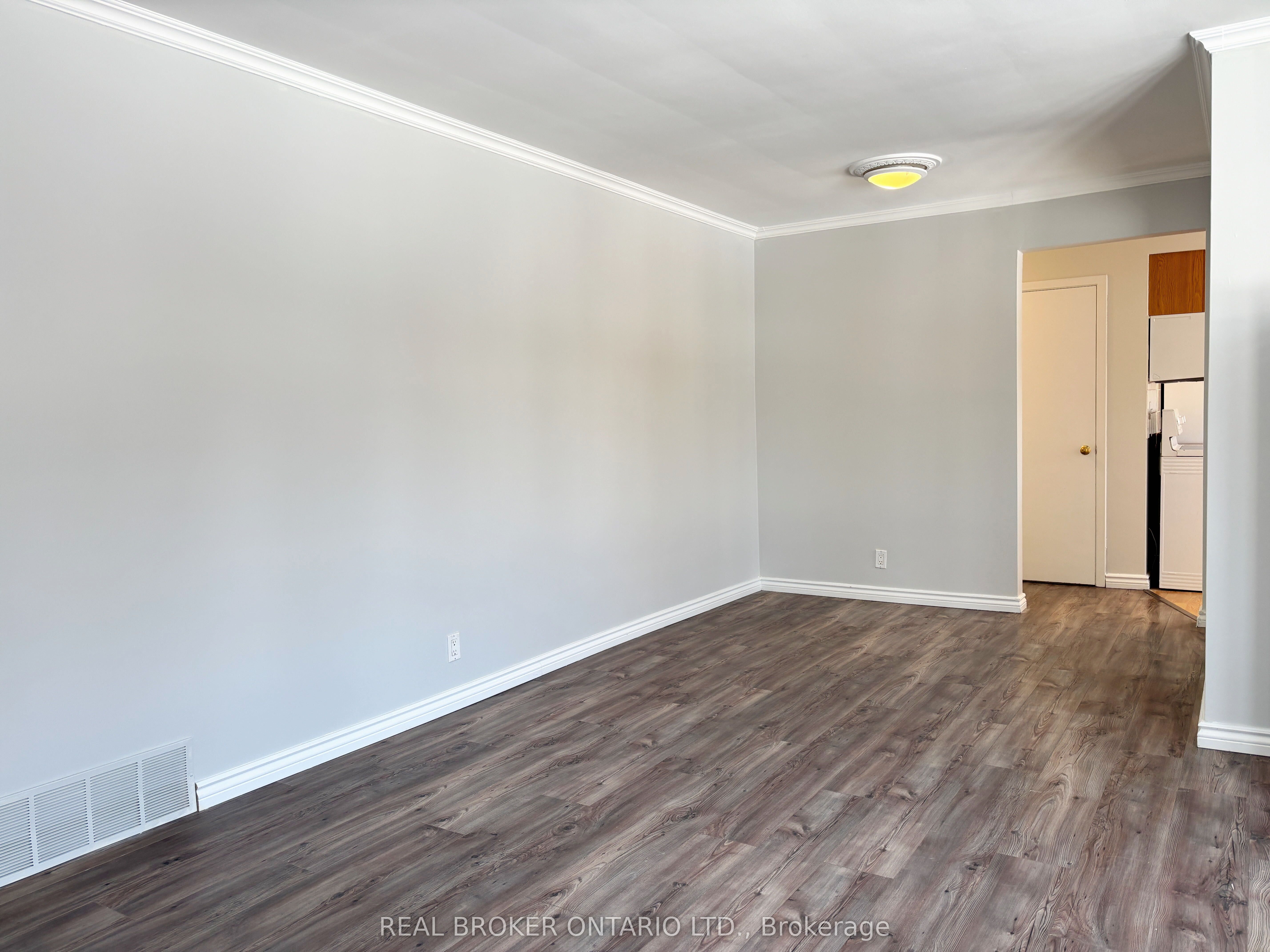 327 Dover Street Main Fl, Oshawa, ON L1G 6G7 photo 5