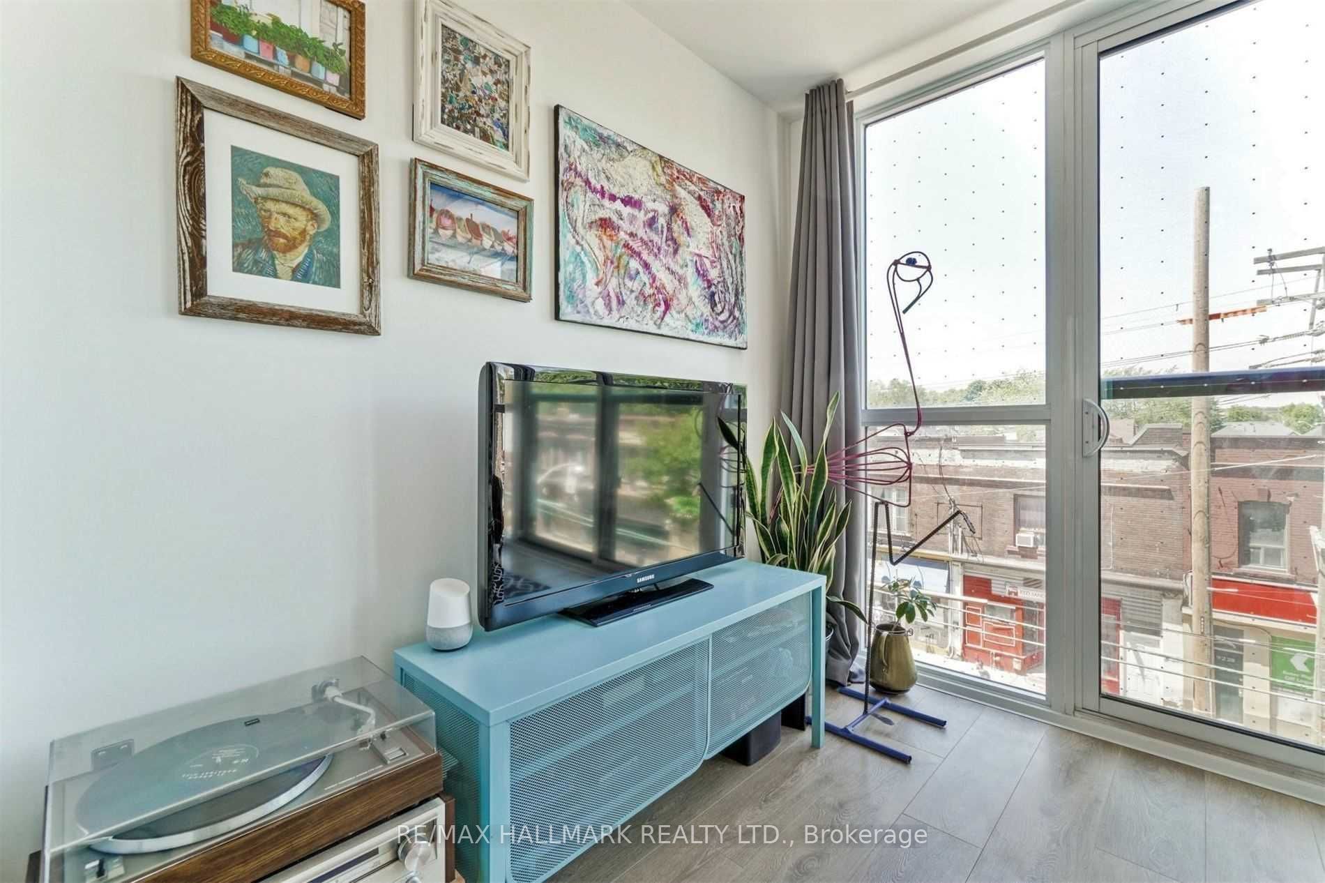 899 Queen Street E 307, Toronto, ON M4M 1J4 photo 3