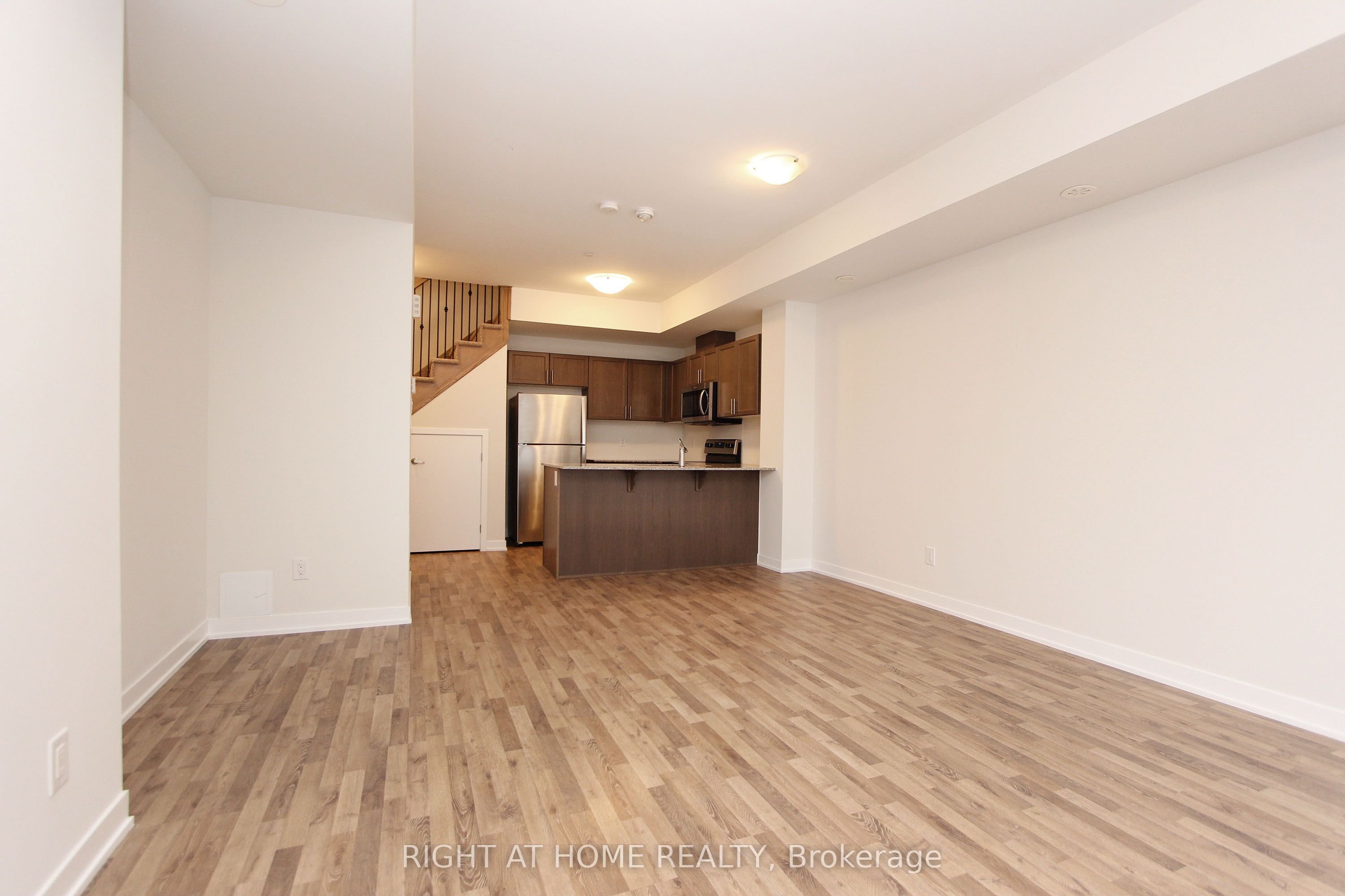 1460 Whites Road 405, Pickering, ON L1V 1R4 photo 4