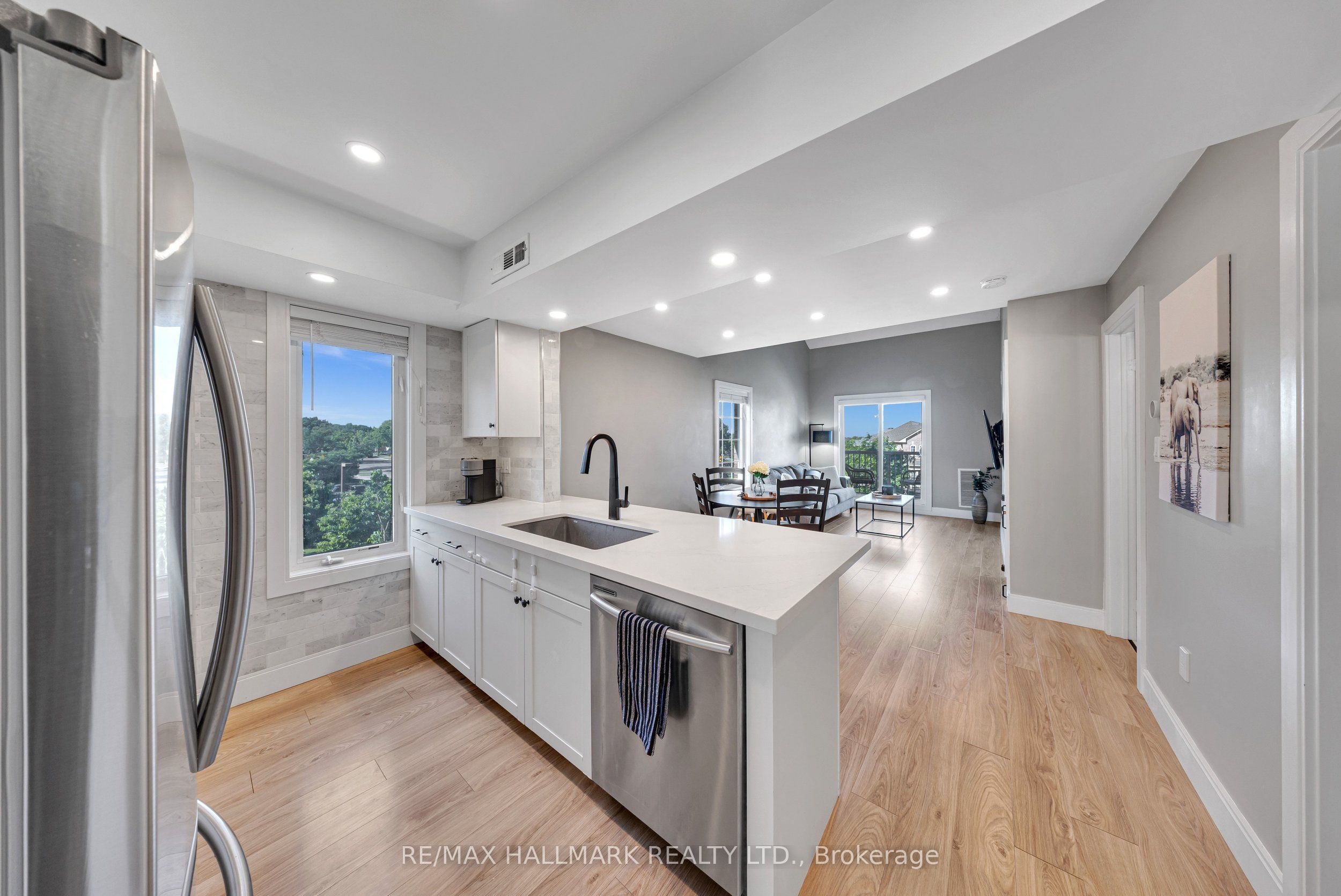 106 Petra Way 3, Whitby, ON L1R 0A2