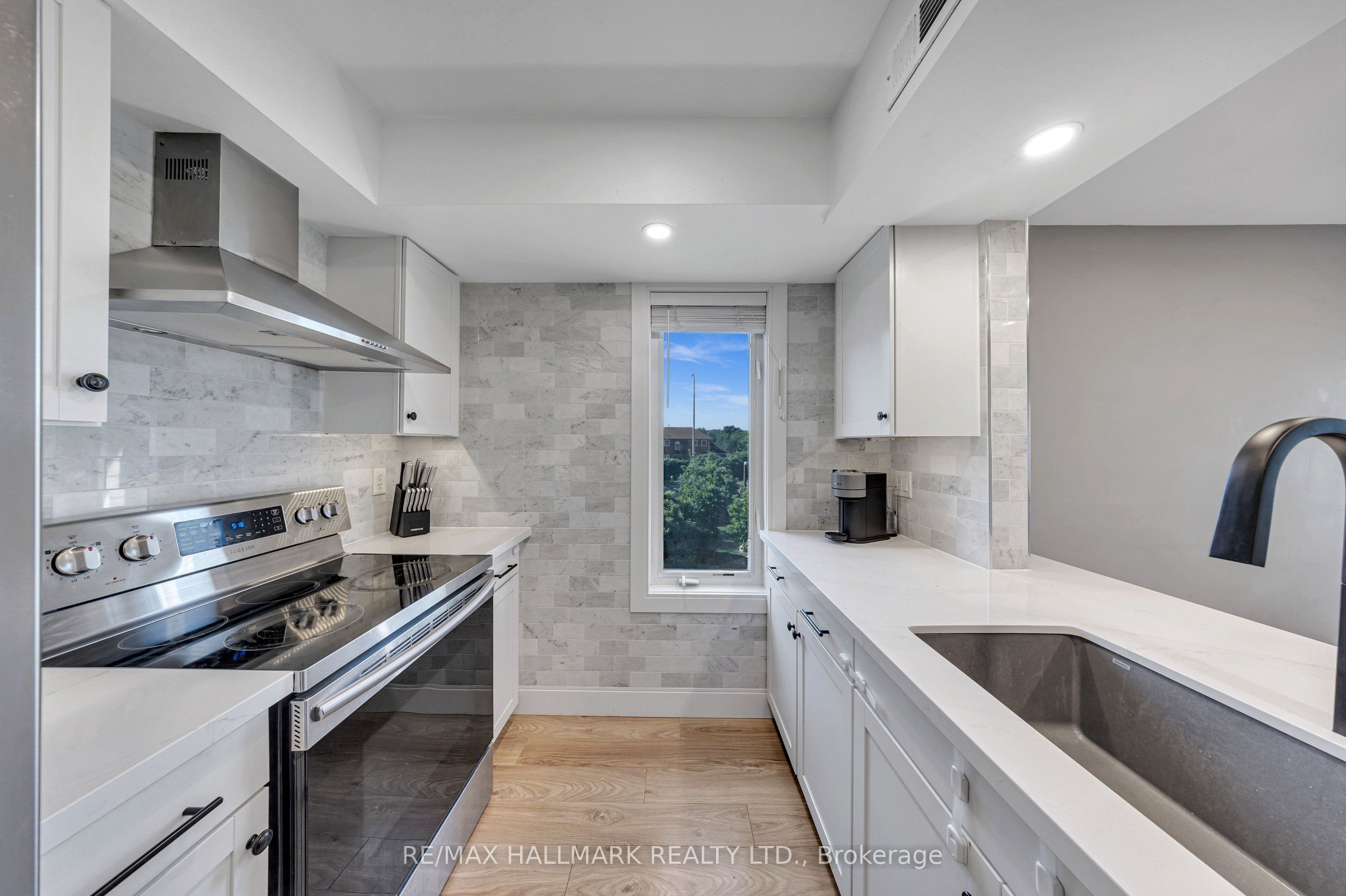 106 Petra Way 3, Whitby, ON L1R 0A2 photo 2