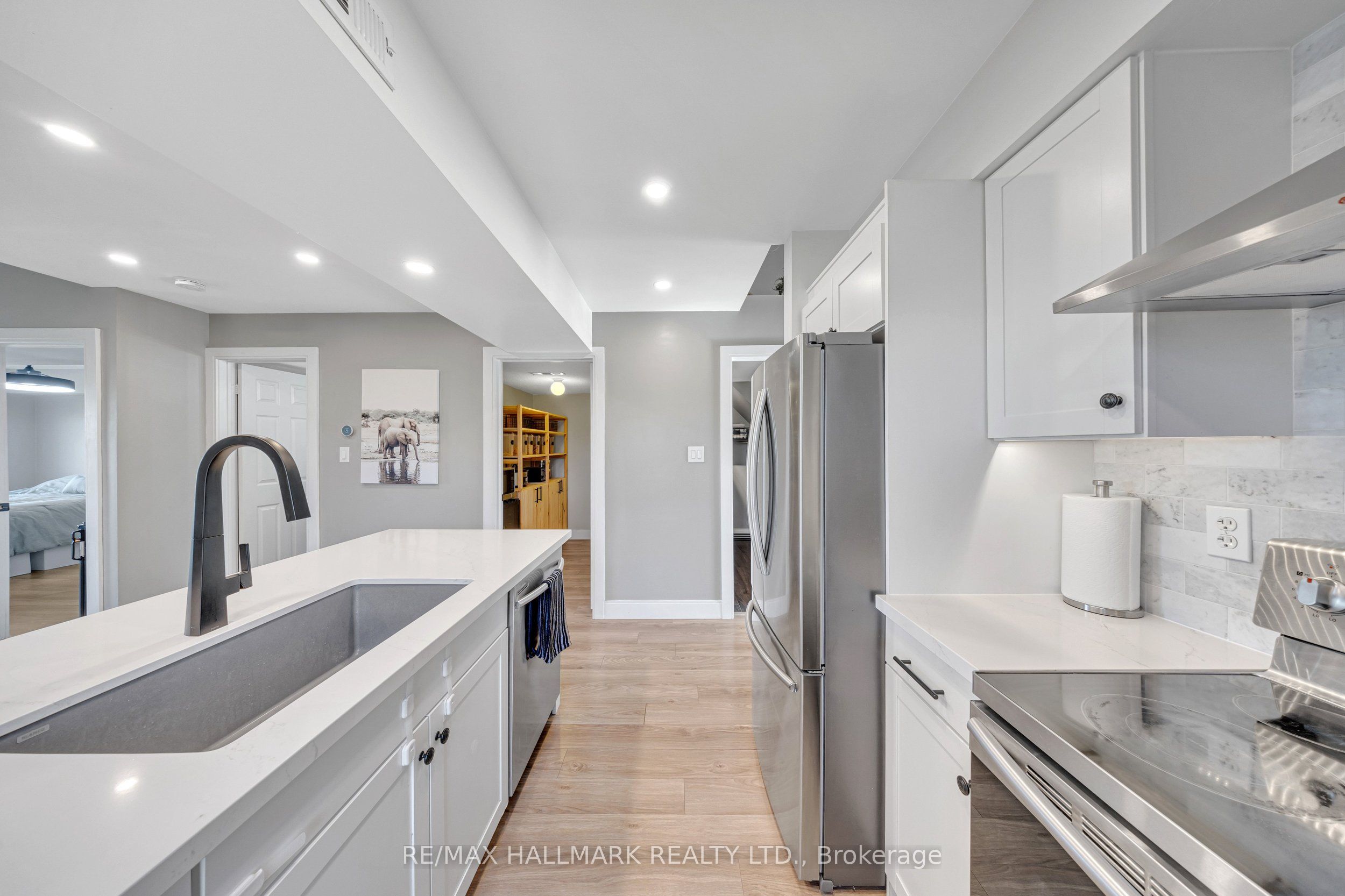 106 Petra Way 3, Whitby, ON L1R 0A2 photo 3