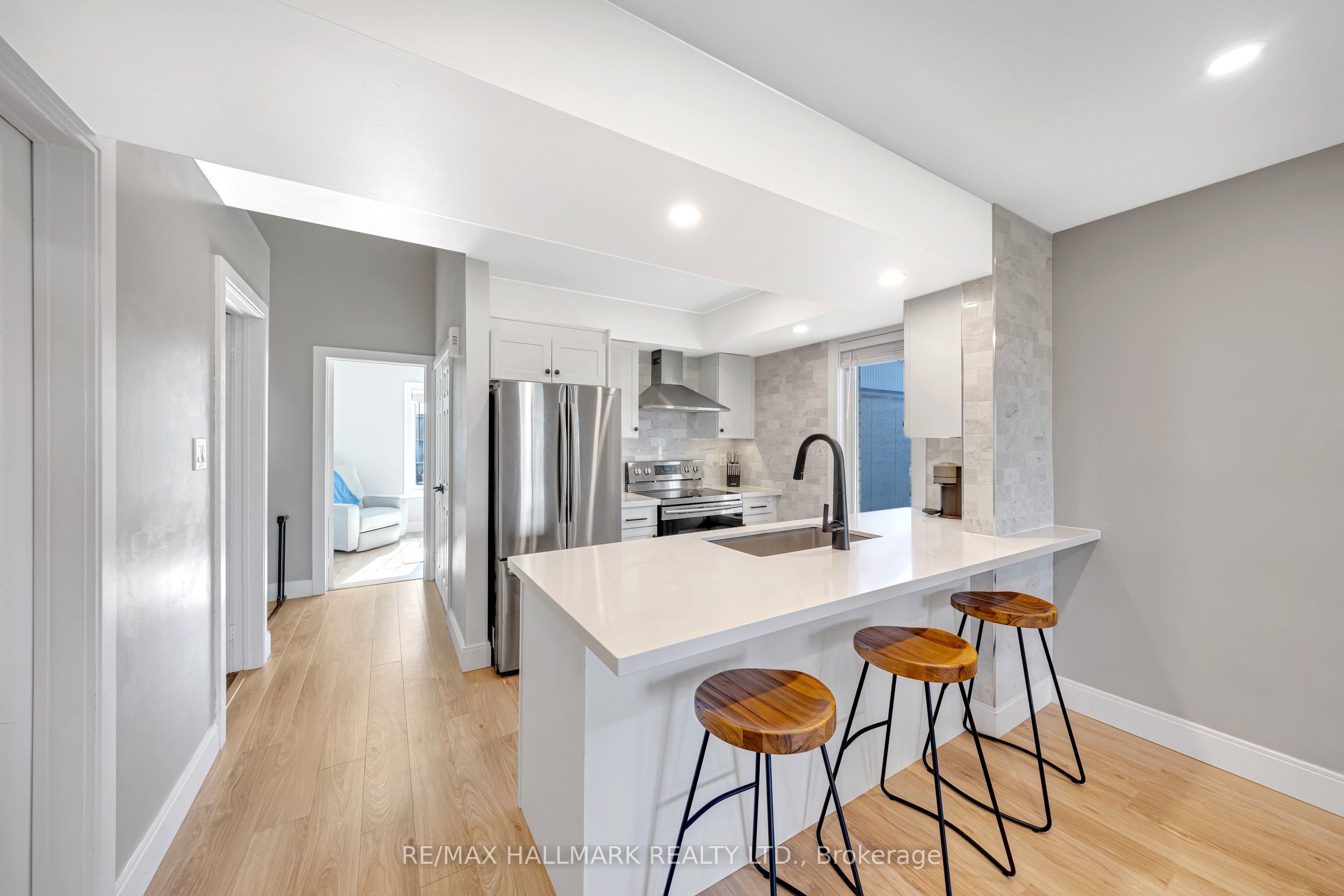 106 Petra Way 3, Whitby, ON L1R 0A2 photo 4