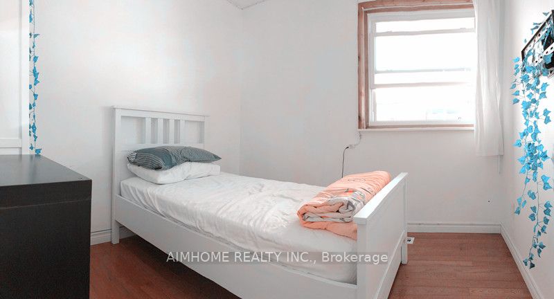 58 Newlands Avenue, Toronto, ON M1L 1R9 photo 4