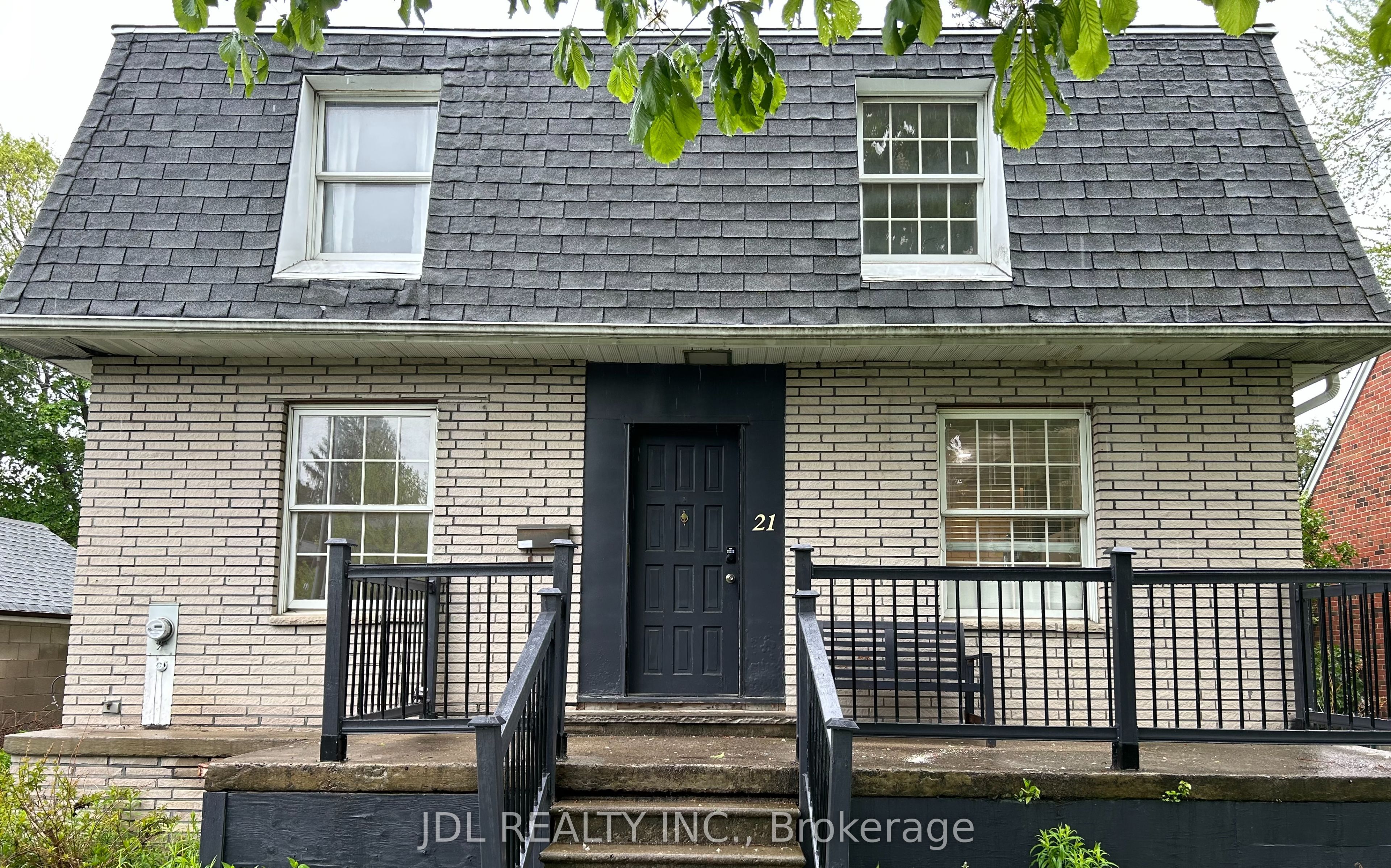 21 Squires Ave Avenue Two-Bedroom Bsmt, Toronto, ON M4B 2R2 photo 2