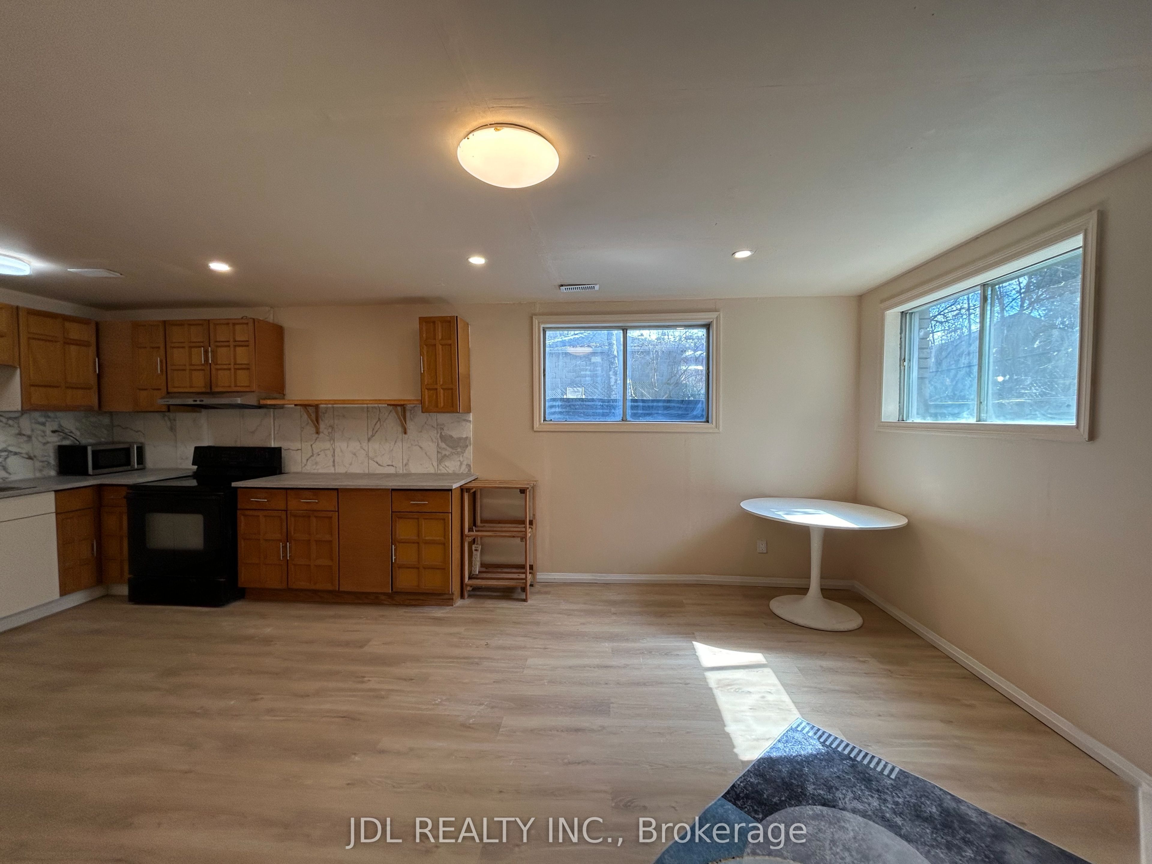 21 Squires Ave Avenue Two-Bedroom Bsmt, Toronto, ON M4B 2R2 photo 5