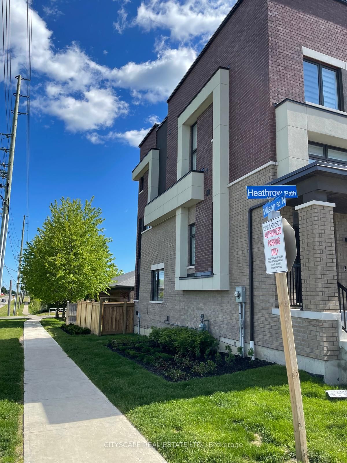 801 Heathrow Path N, Oshawa, ON L1H 7K5 photo 2