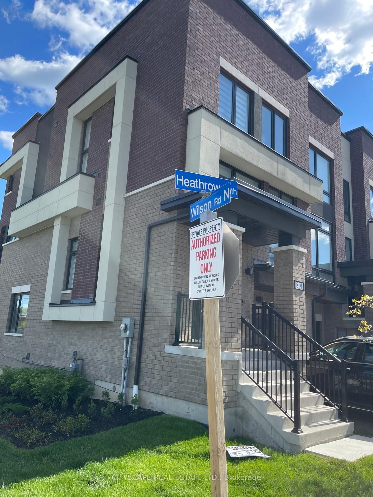 801 Heathrow Path N, Oshawa, ON L1H 7K5 photo 4