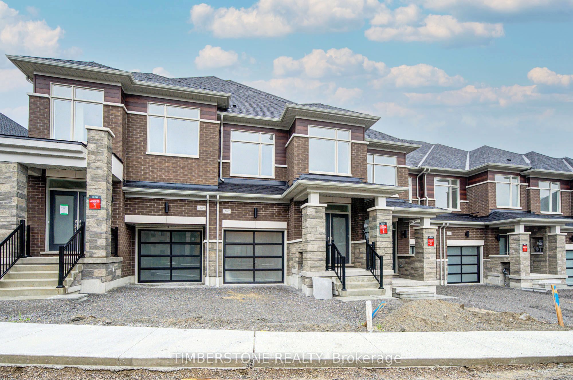 2907 Nakina Street, Pickering, ON L1X 0P7 photo 2