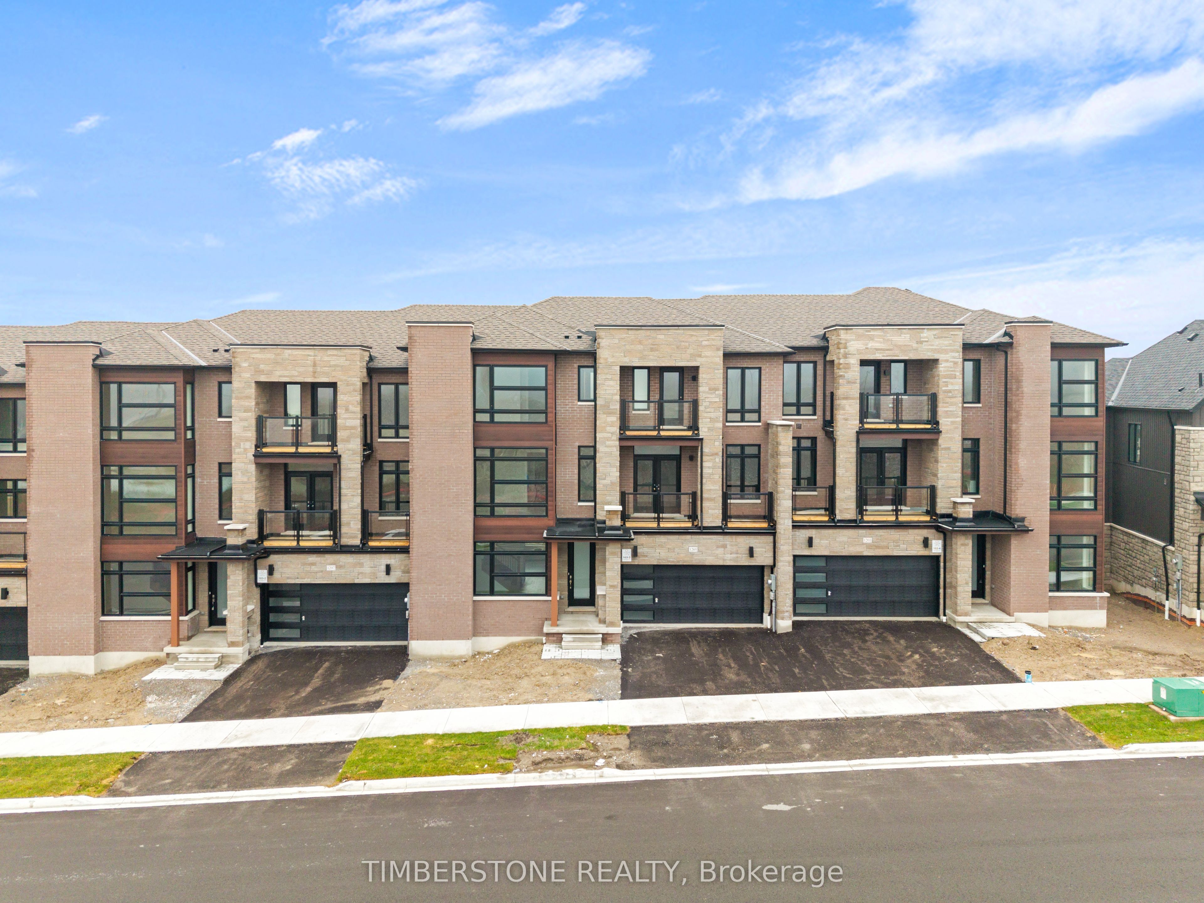 1205 Marathon Avenue, Pickering, ON L1X 0L8 photo 4