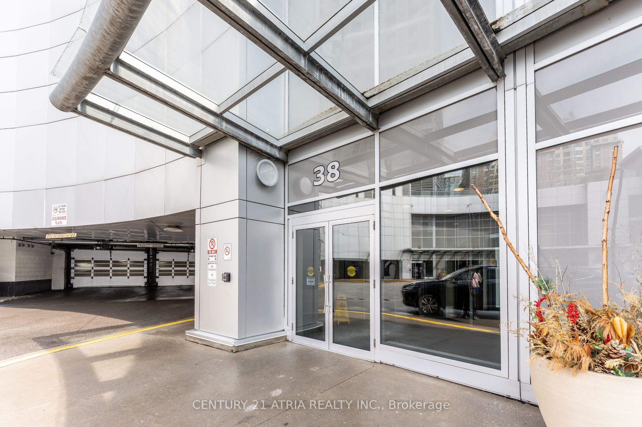 38 Lee Centre Drive 3112, Toronto, ON M1H 3J7 photo 2